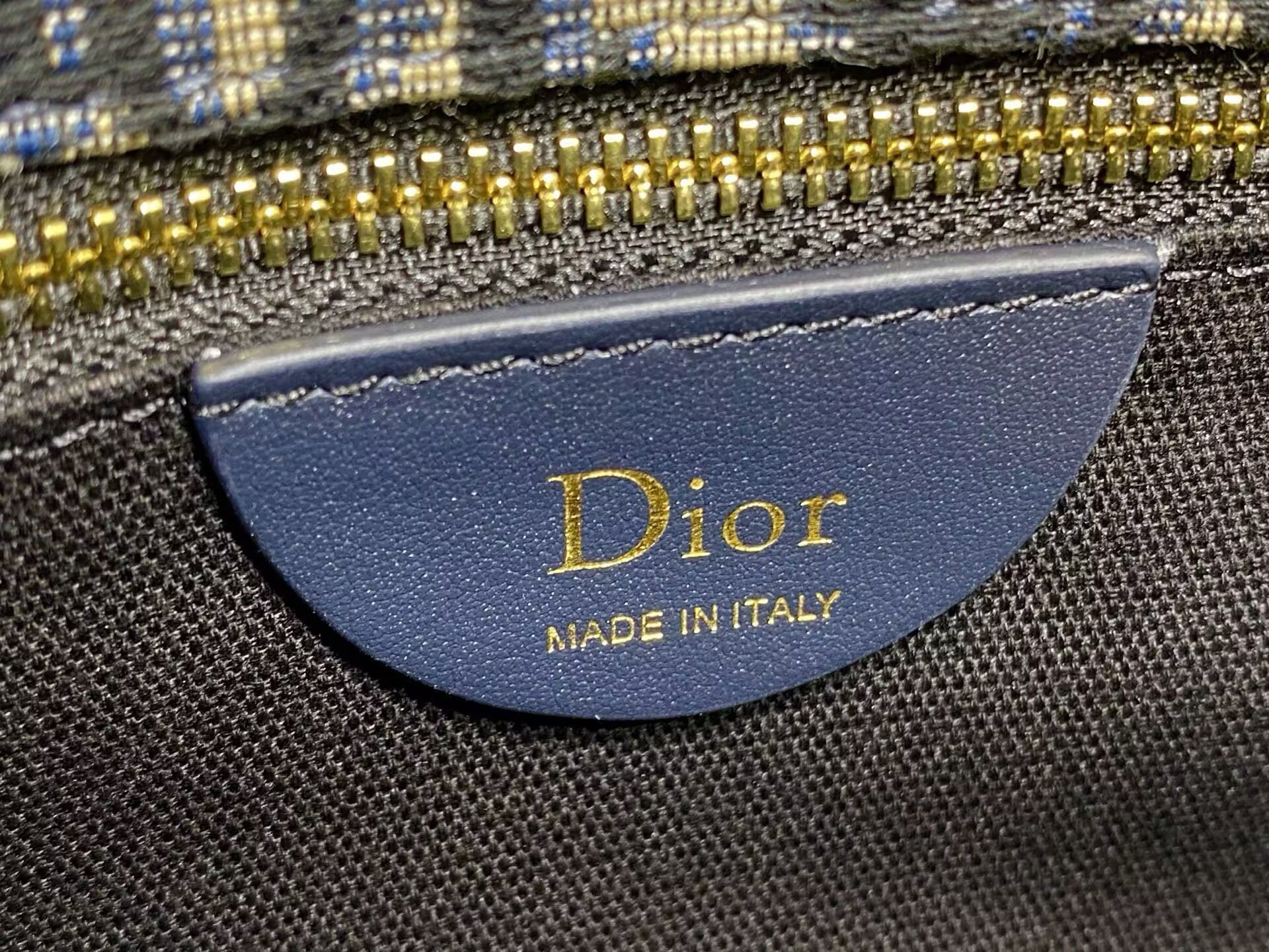 D*or small médaillon flap bag with chain 21 x 12 x 5.5 cm