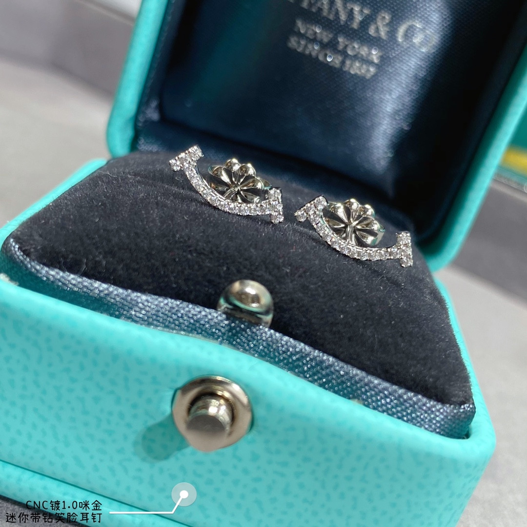 T*f*ny & Co. Mini Smile With diamond Stud Earrings