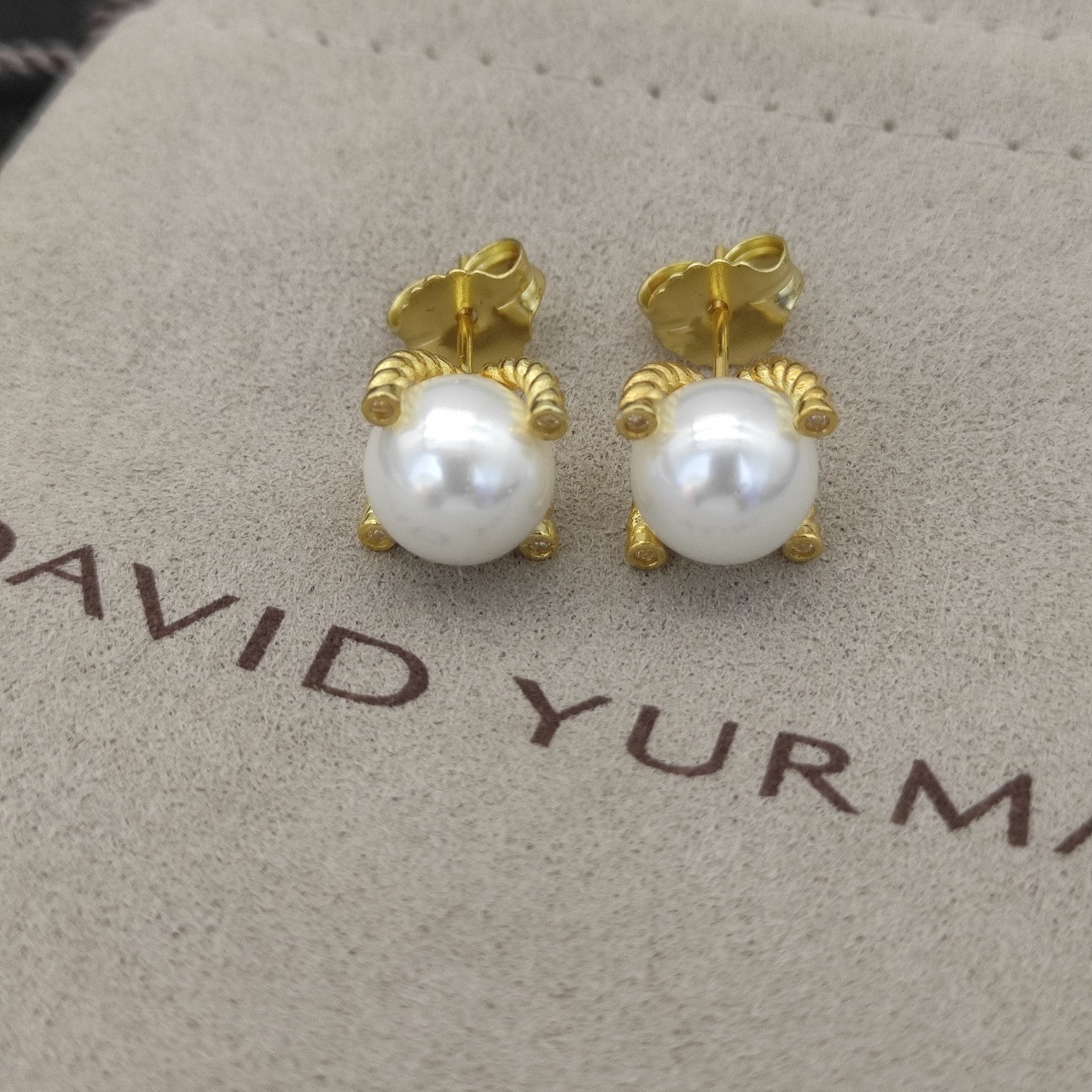 dau1d Yvrm*n four claw peal earrings