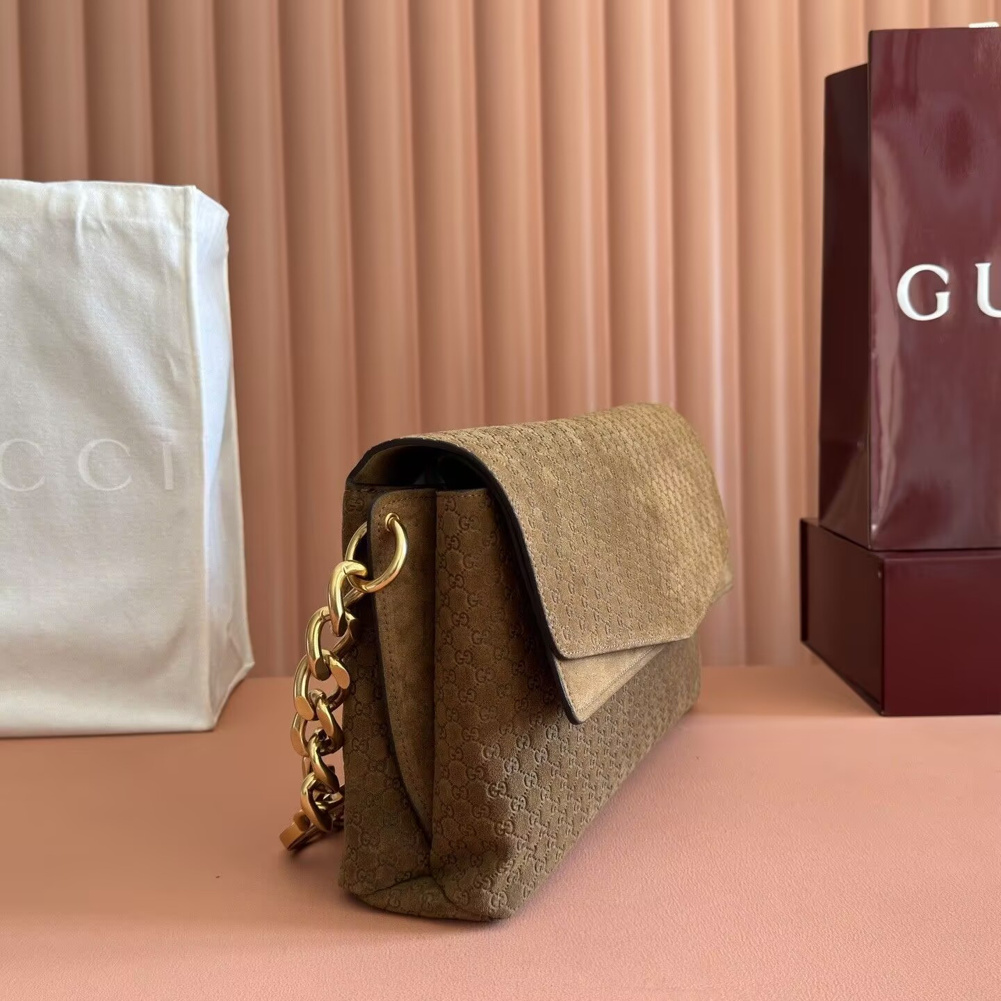 G*u*i large shoulder bag with chain 36x19.5x9.5cm