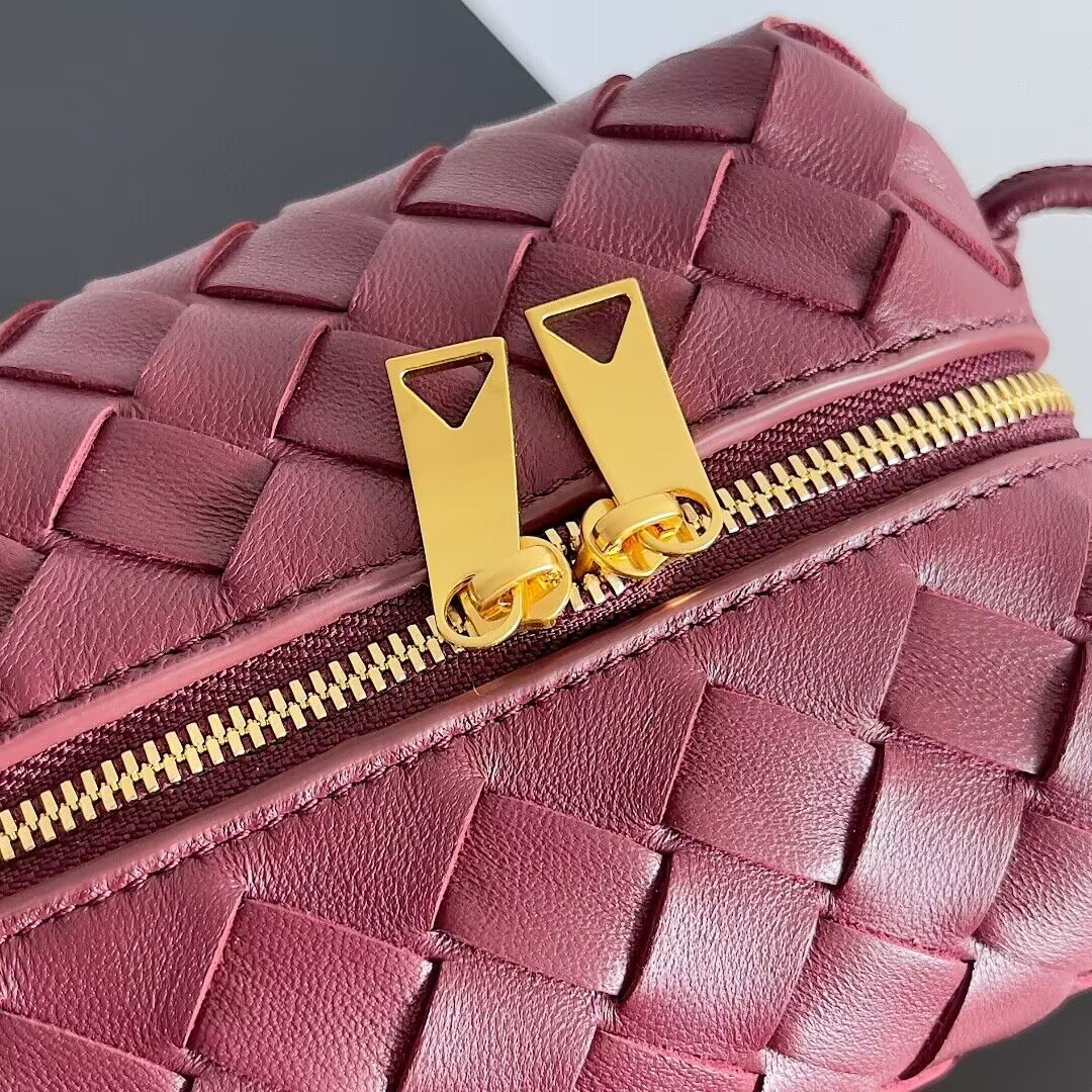 Bo*te*ga Ve*ne*ta Medium Loop Cross-Body Bag 22x15x8cm
