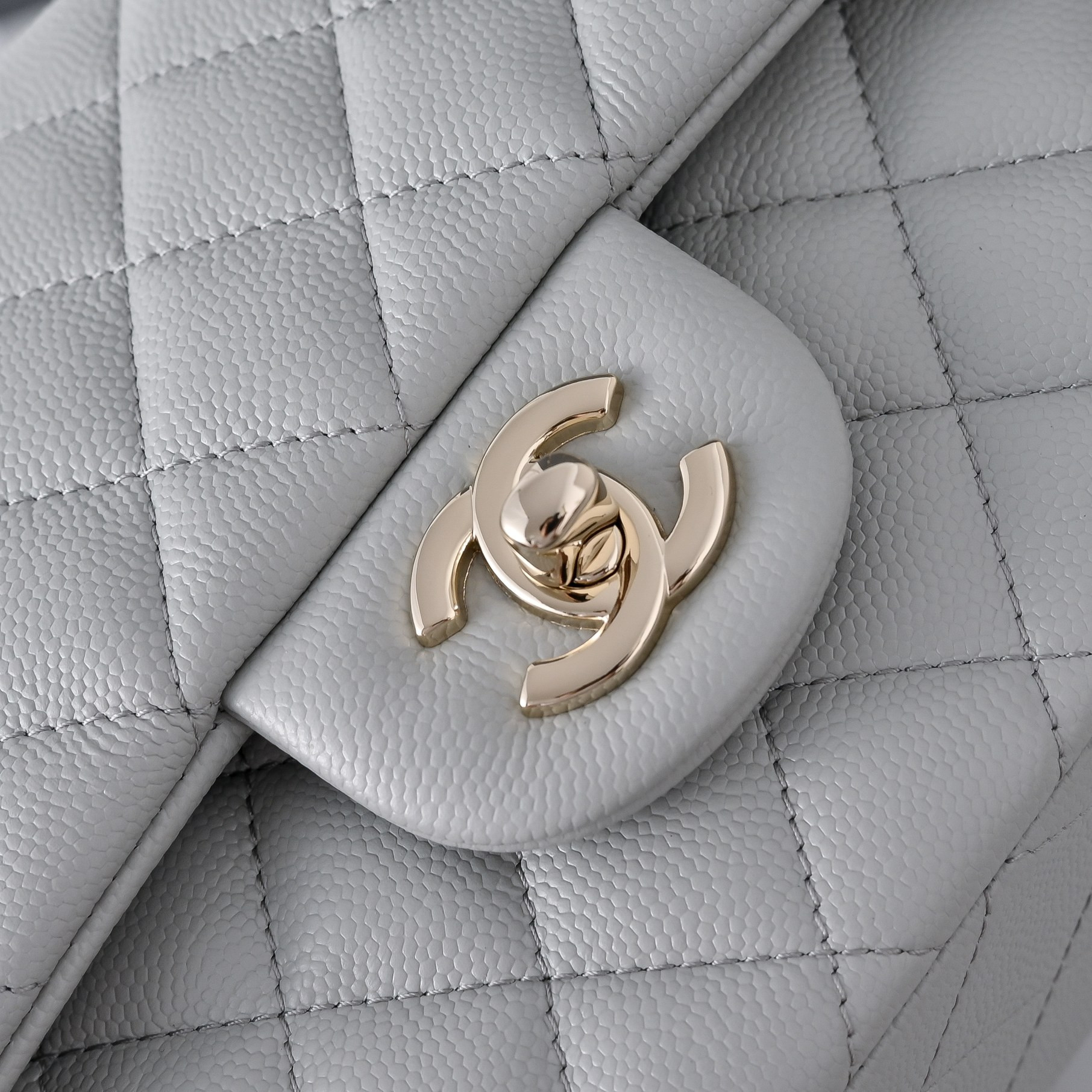 Ch*el classic flap handbag light grey with light gold hardware and caviar leather a01113 23x14.5x6cm