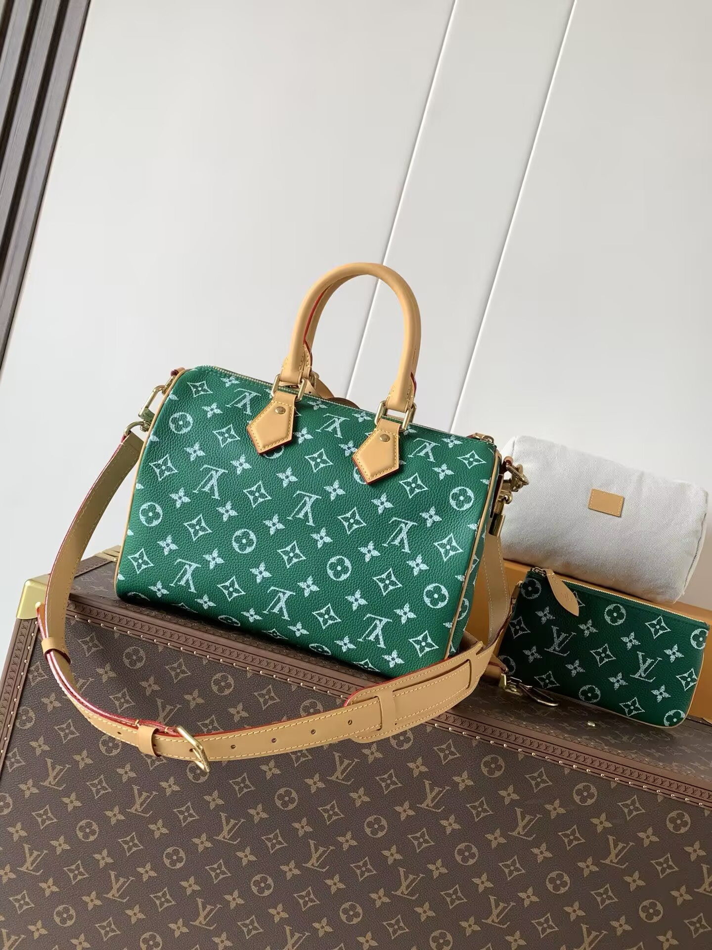 LV Speedy P9 Bandoulière 30 M14077 32x22.5x18cm