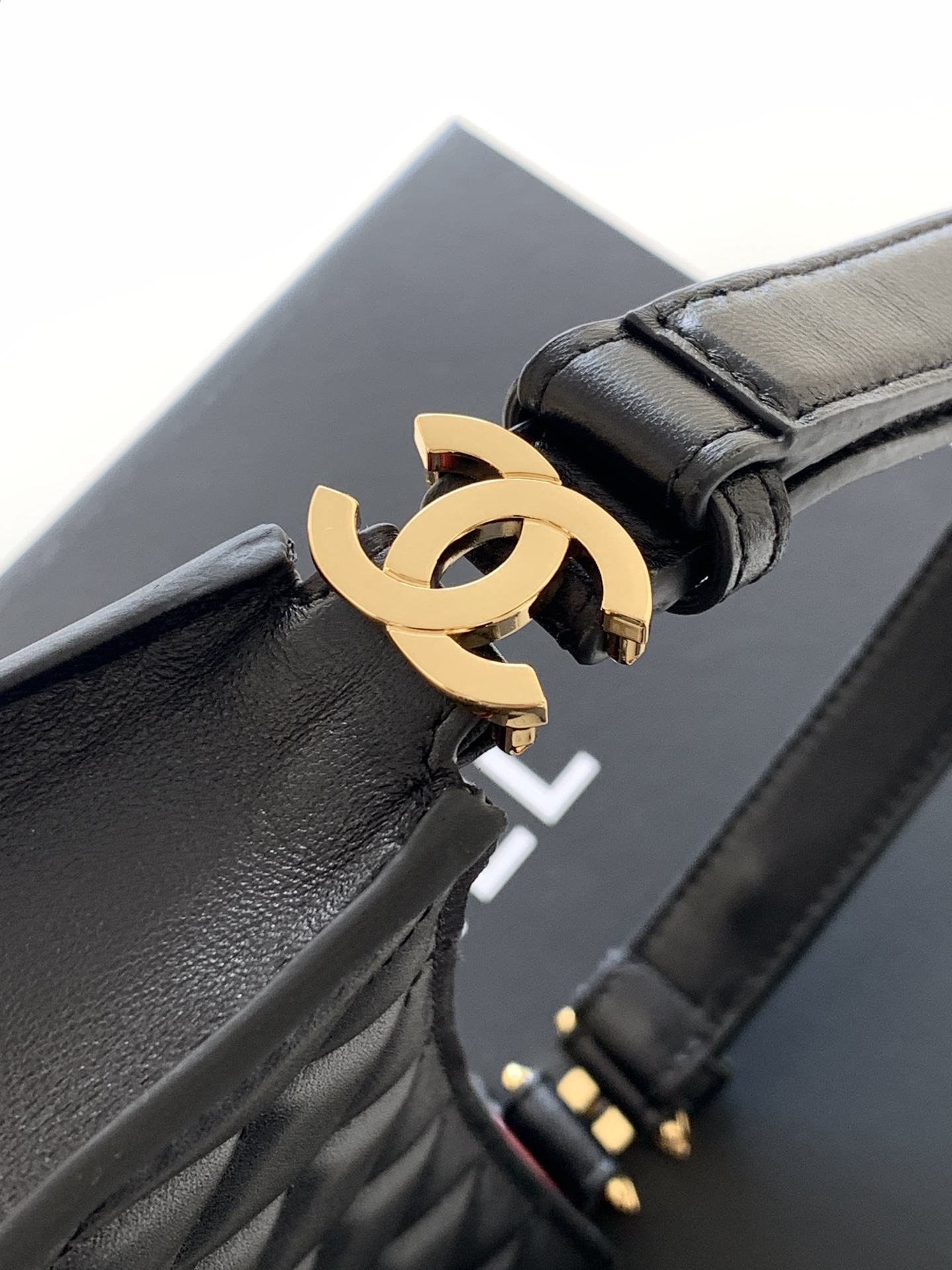 Ch*el 26x hobo shoulder bag 14x22x7cm