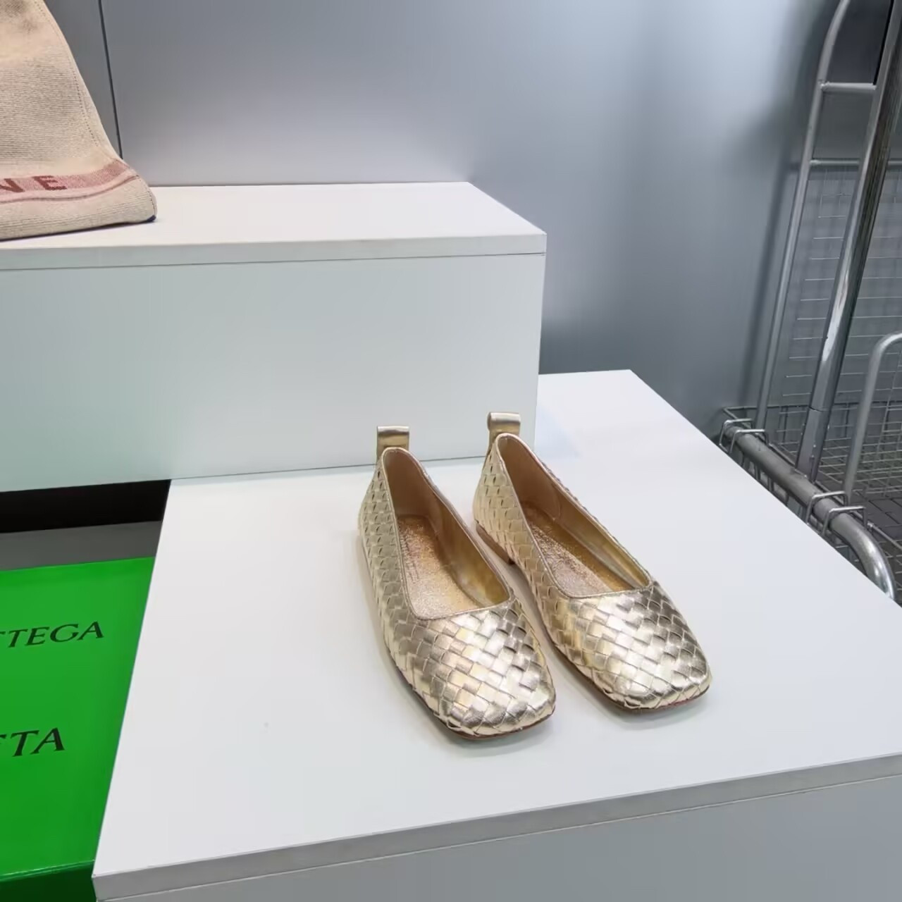 ua bo*te*ga Ve*ne*ta charlotte ballerina