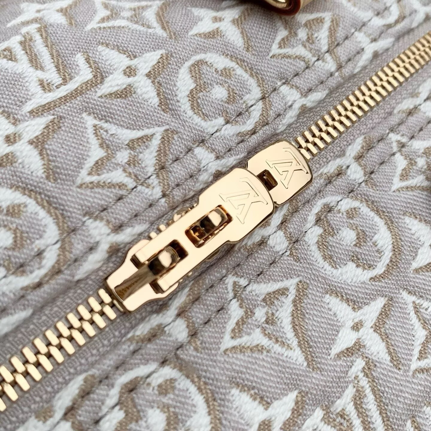 LV Speedy Soft 30 M28479 30x21x17cm