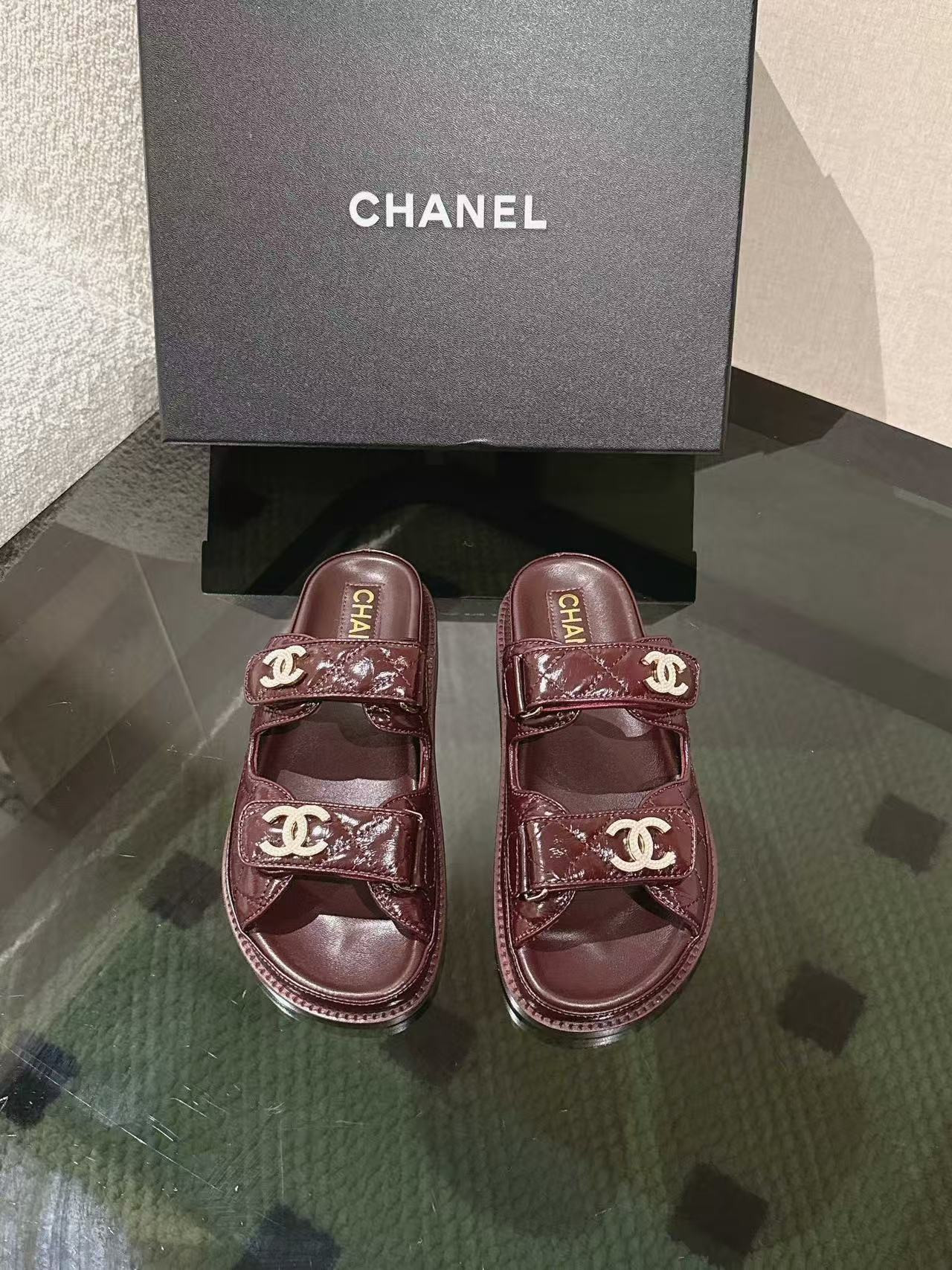 UA Ch*el SLIDES