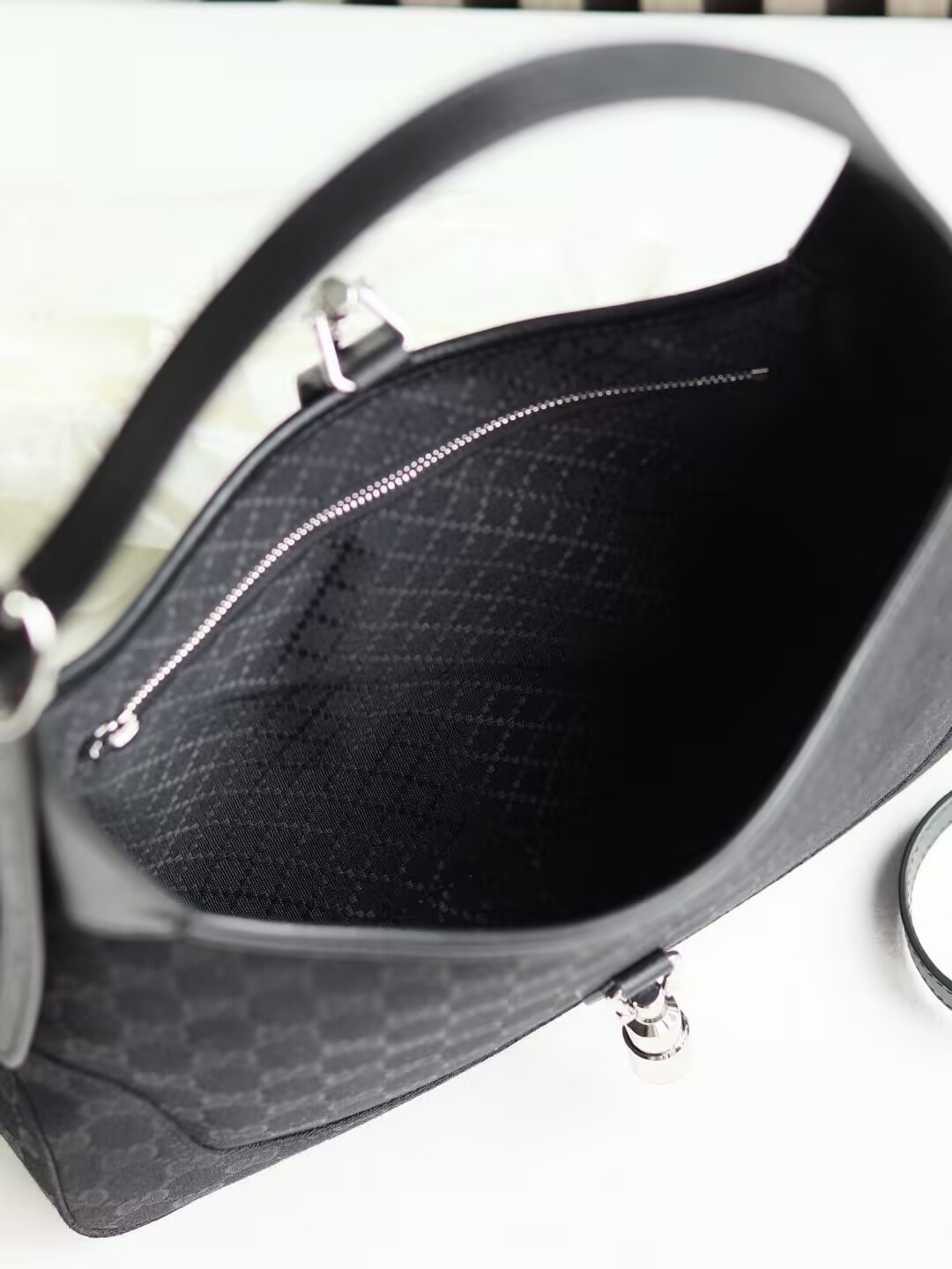 G*u*i jackie medium shoulder bag 31.5x22x4.5cm