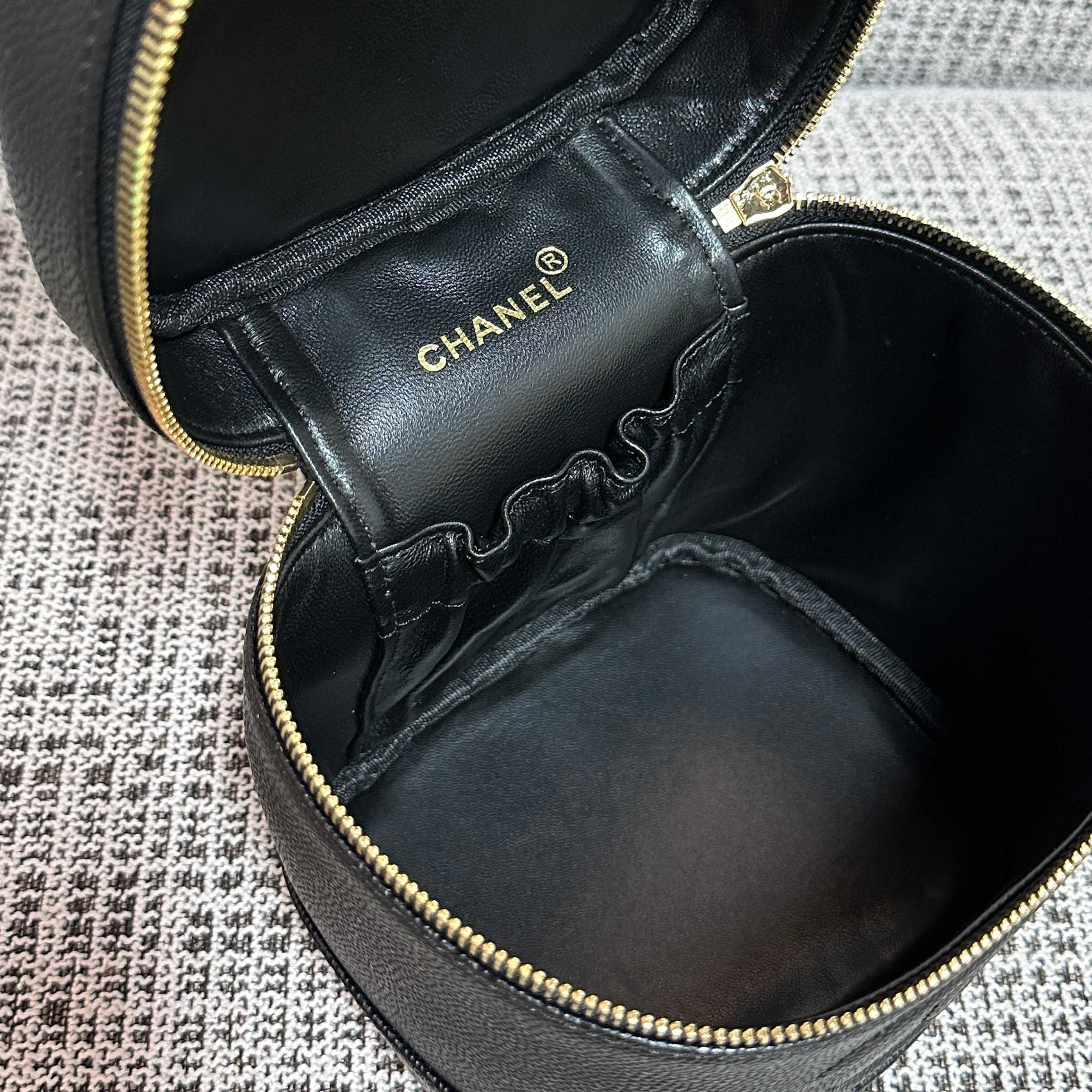 Ch*el vanity bag 17.5x13x17cm