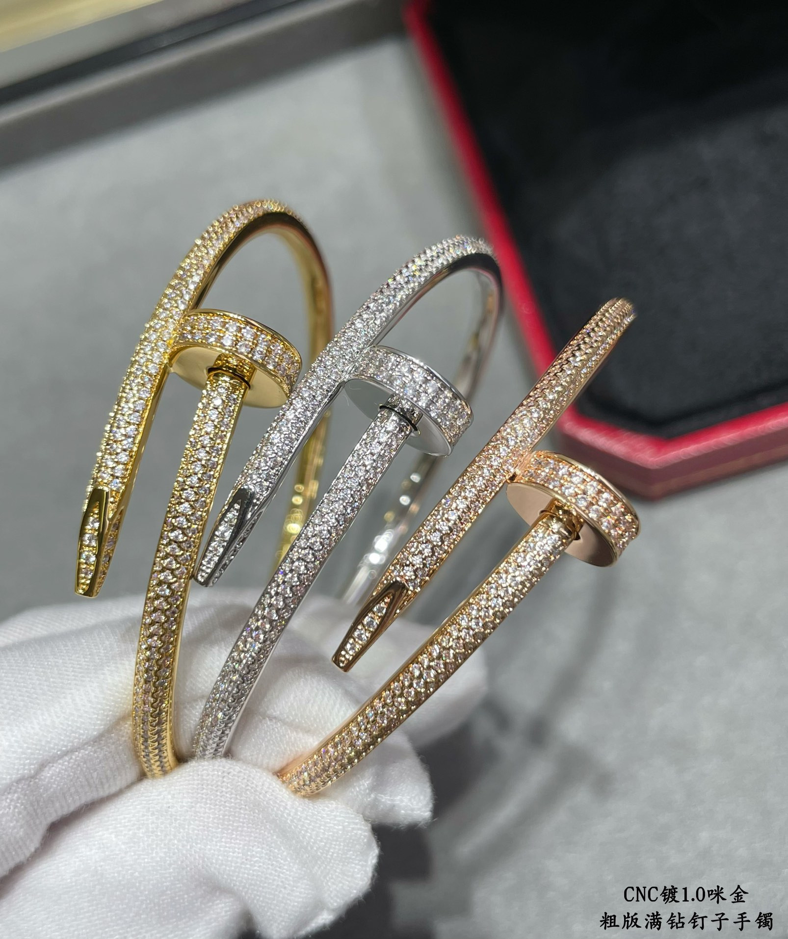 Ca*t*er Thick diamond nail Bracelet