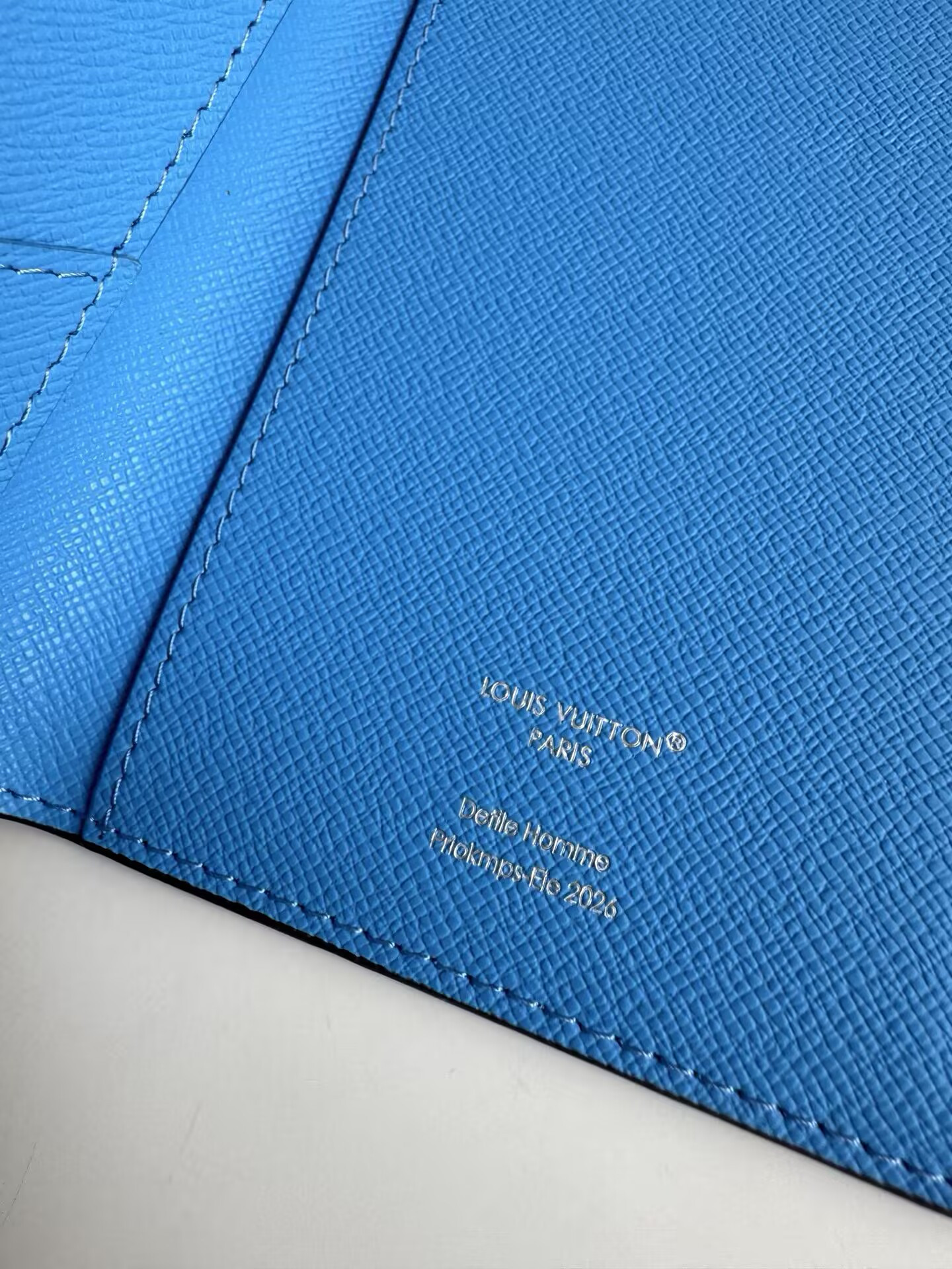 LV Passport Cover M28008 10x14x2.5cm