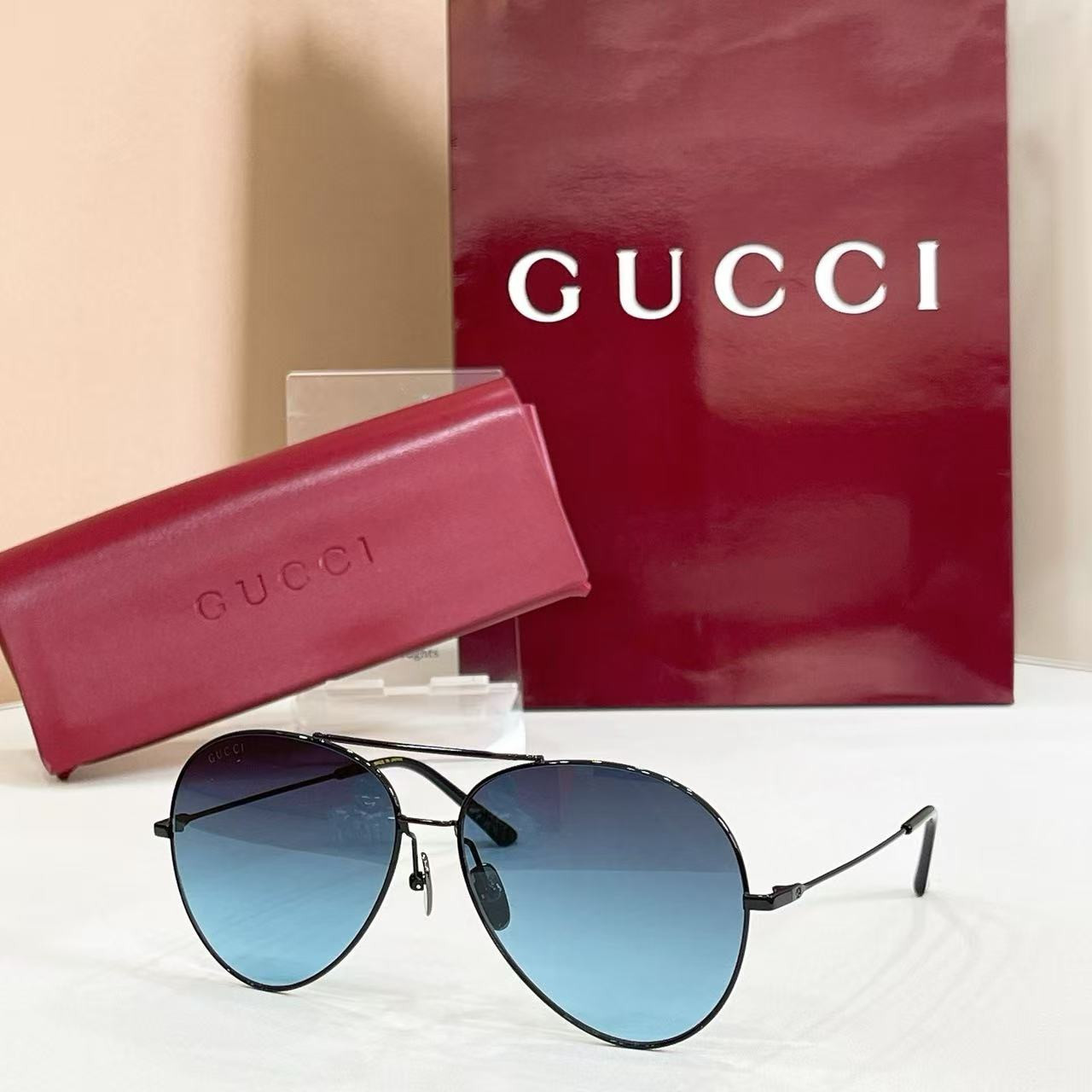 G*u*i glasses