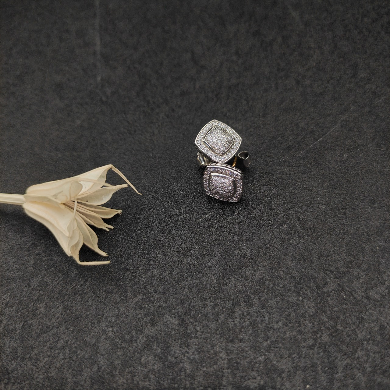 dau1d Yvrm*n square di*m*nd earrings
