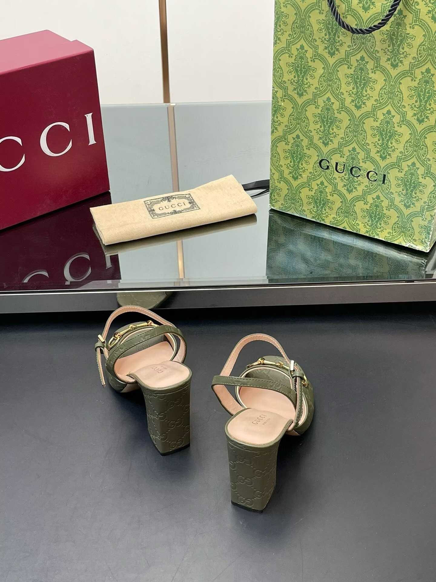 ua G*u*i horsebit sandal