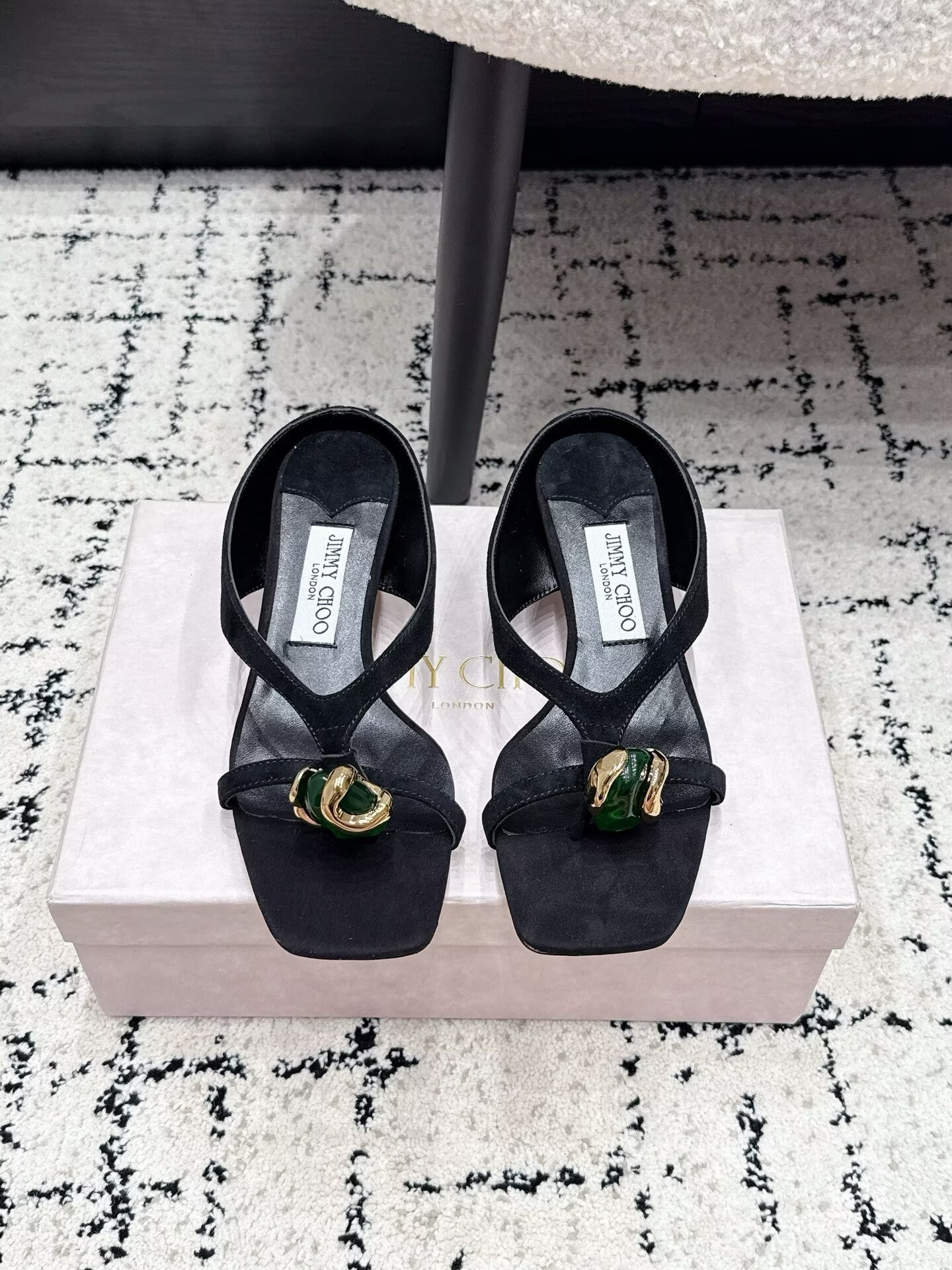 ua Ji*y Ch* emeri sandals