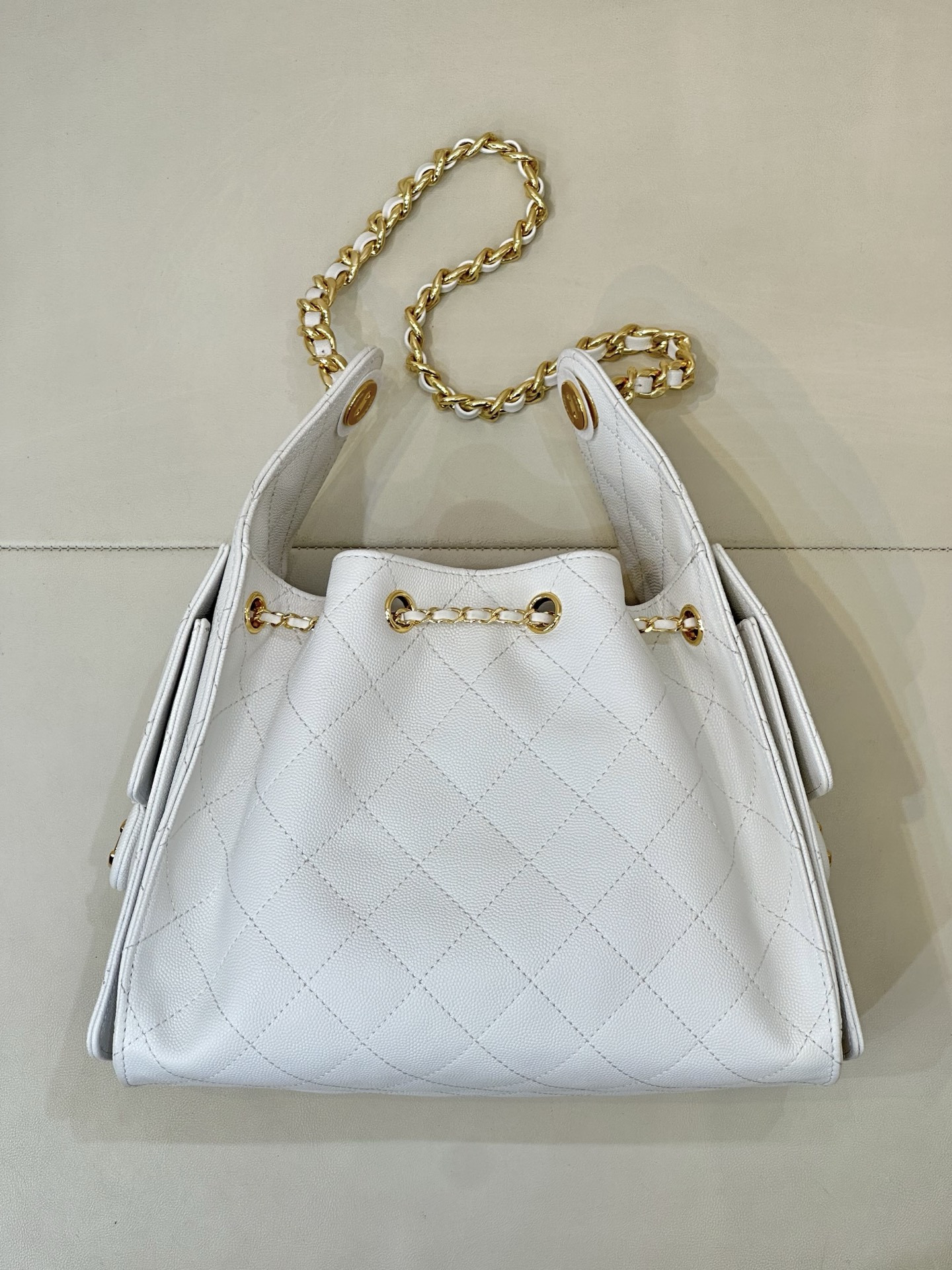 Ch*el 25c bucket bag polished gold hardware with red lining as5293 26x30x14cm