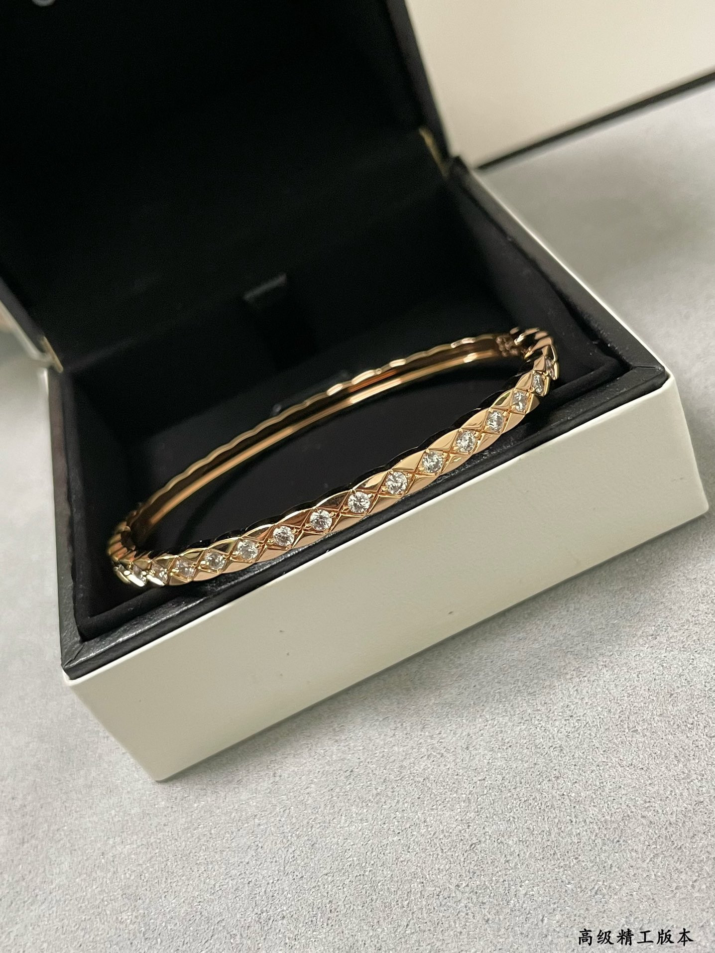 Ch*el Carved Finely carved narrow diamond Bracelet