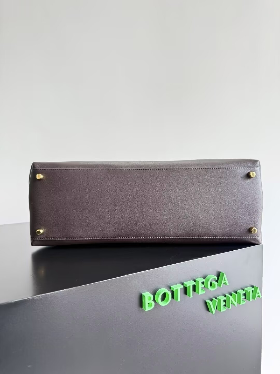 Bo*te*ga Ve*ne*ta Large Ciao Ciao 32x41.5x14.5cm