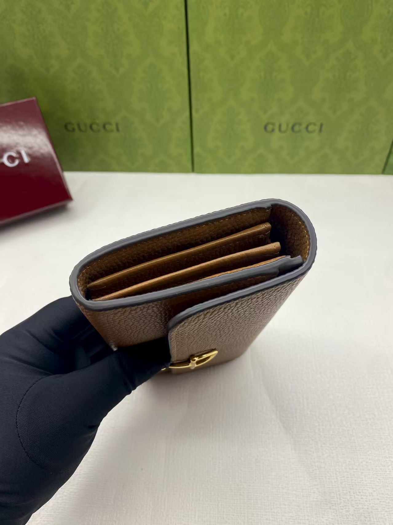G*u*i Softbit continental wallet 19x10x3.5cm