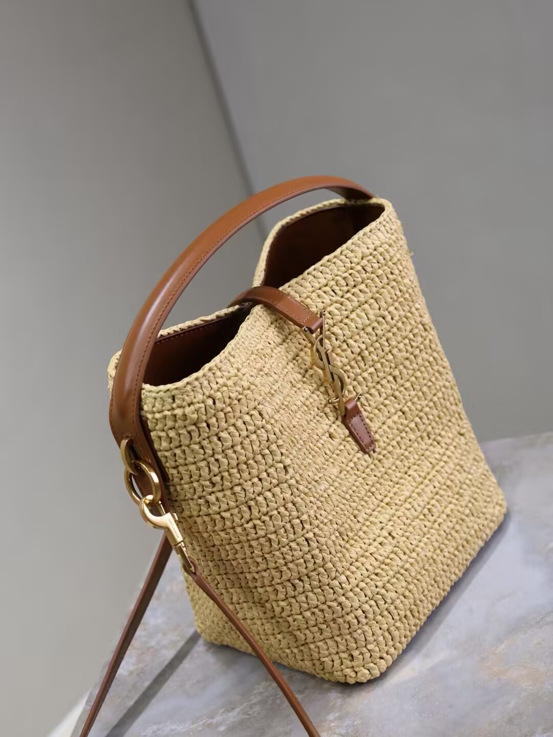 Y*L le 37 (raffia) 17x20x13cm
