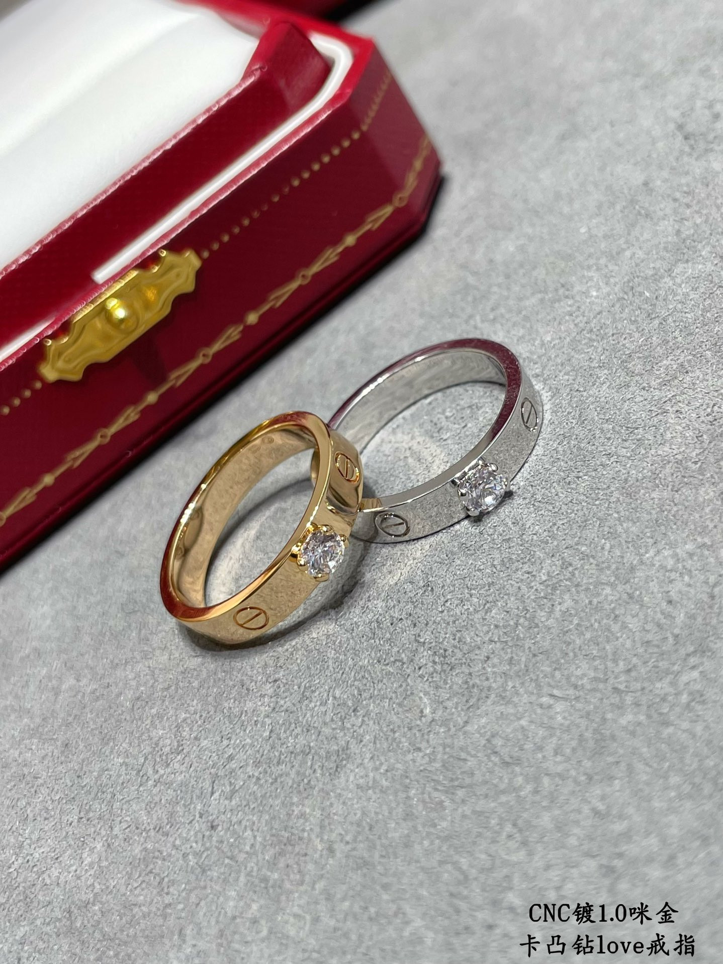 Ca*t*er convex diamond love stud ring