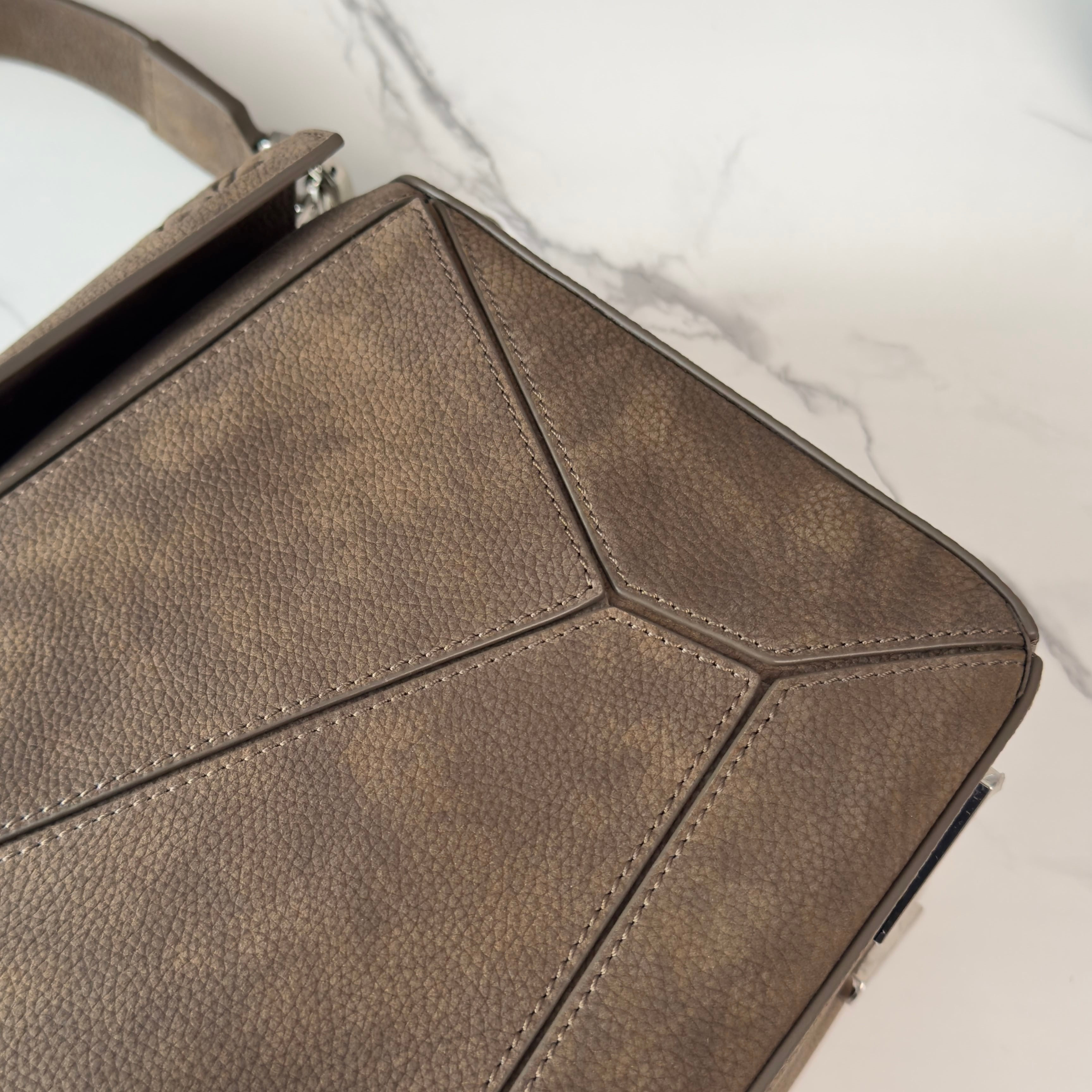 L0ew* featherlight puzzle bag in grained nubuck 33x21.5x14.7cm