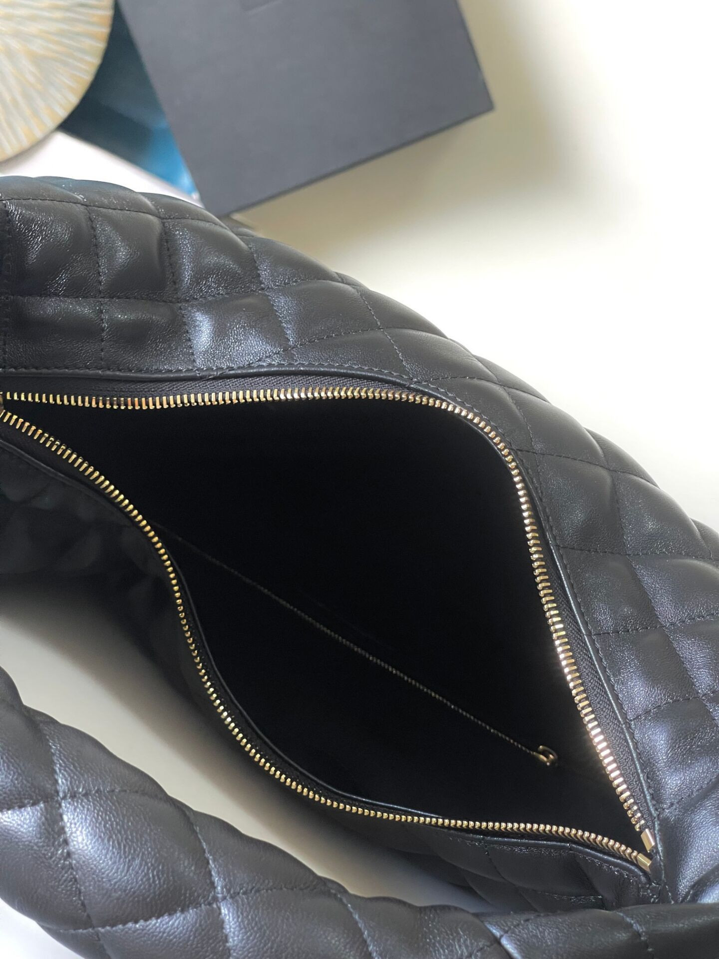 Y*L icarino in quilted nappa 47x35x15cm