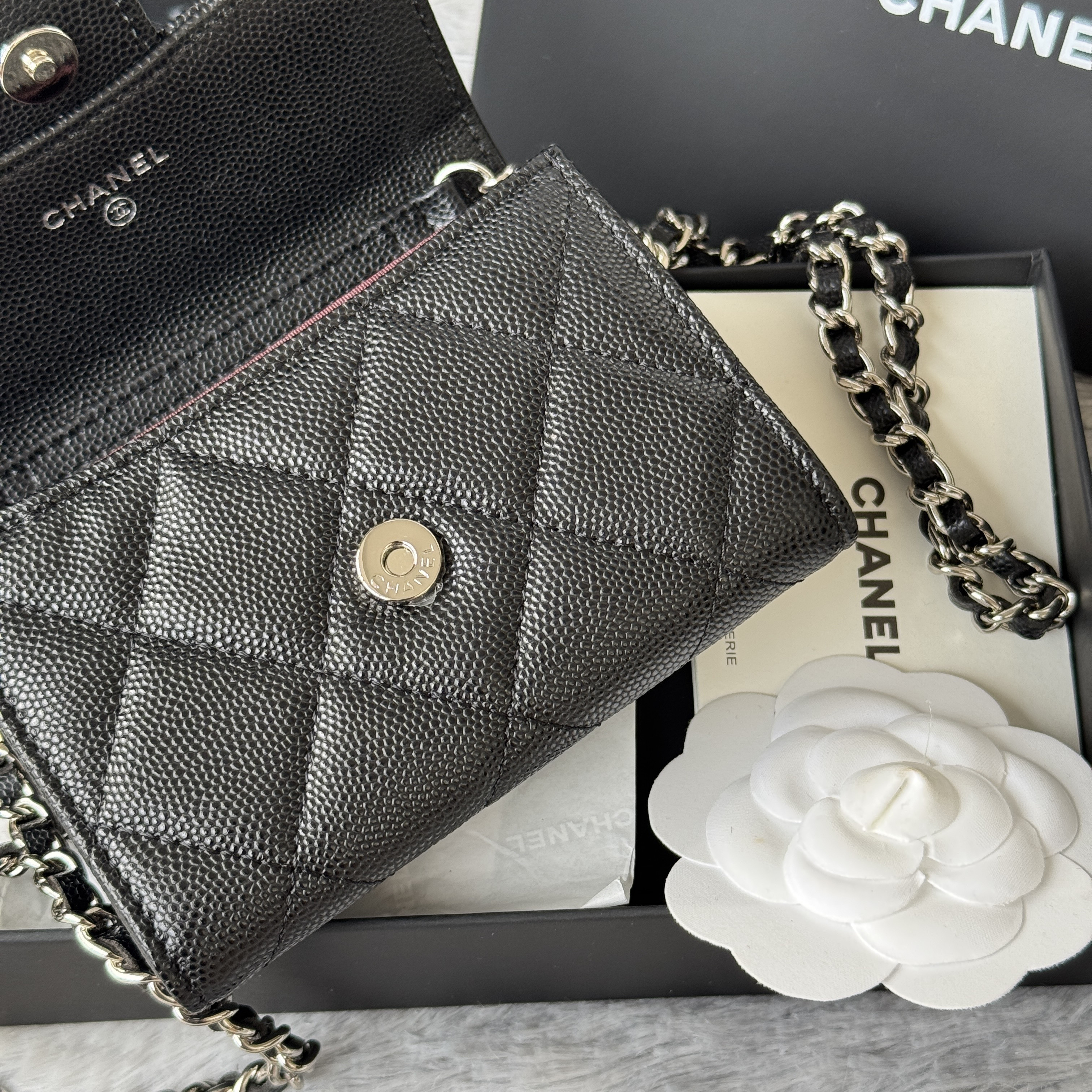 Ch*el wallet on chain 8.5x12.5x2.5cm