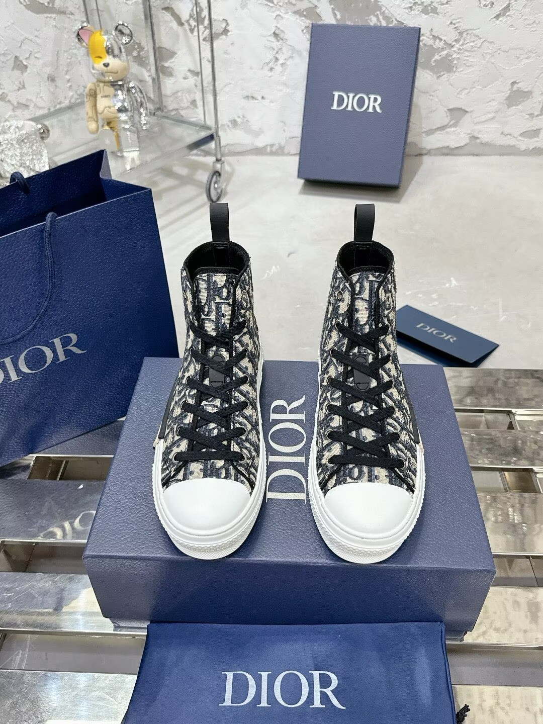 ua D*or sneaker
