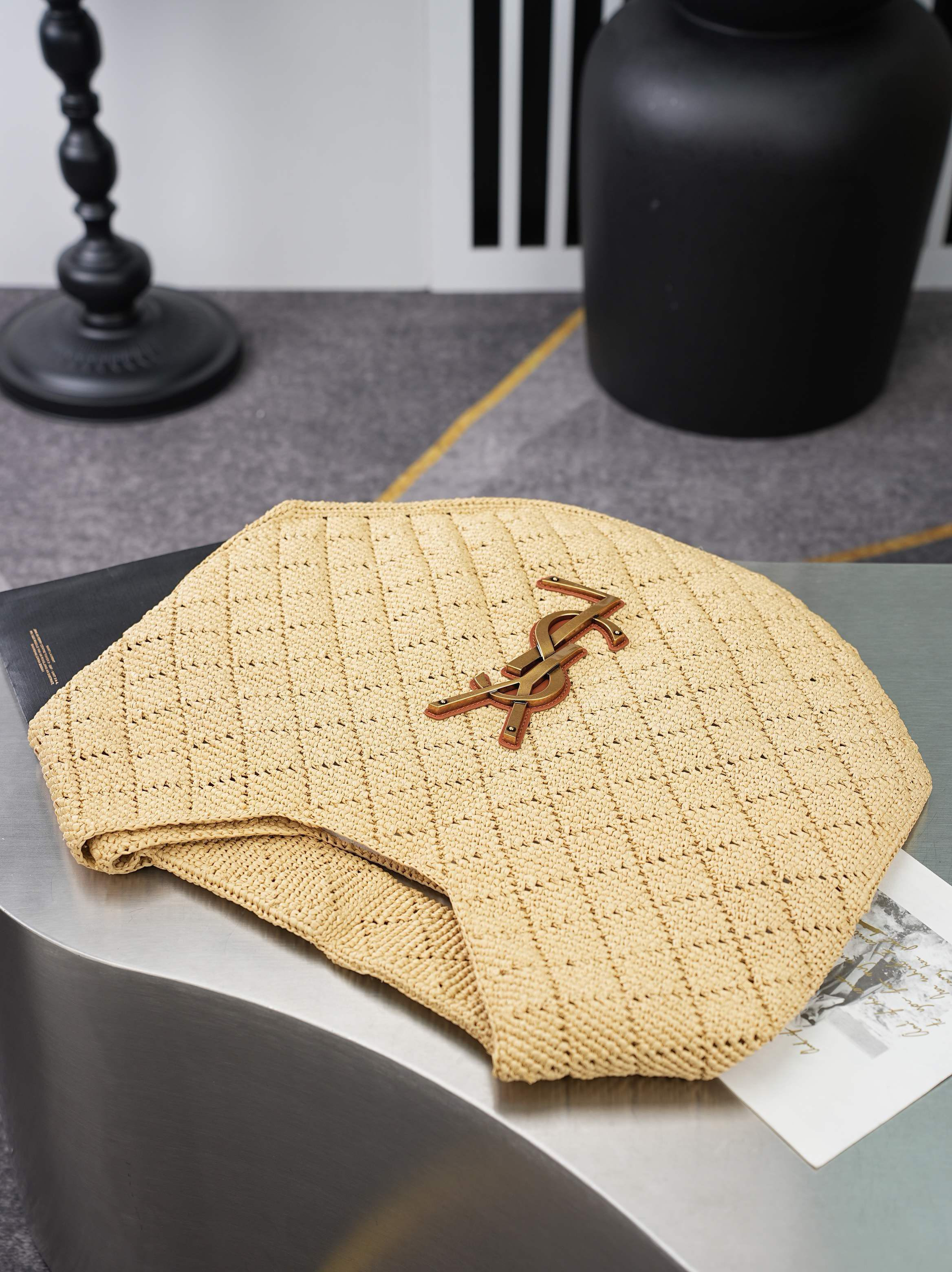 Y*L icare hobo in raffia 30-47x30.5x2-12cm