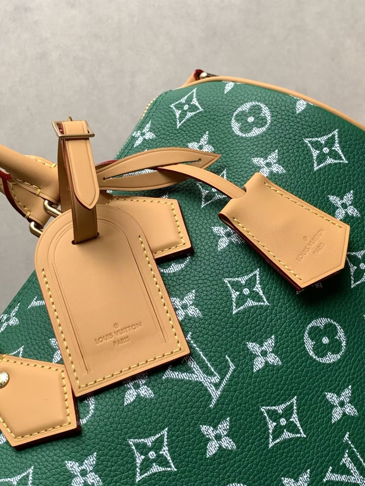 LV Speedy P9 Bandoulière 30 M14077 32x22.5x18cm