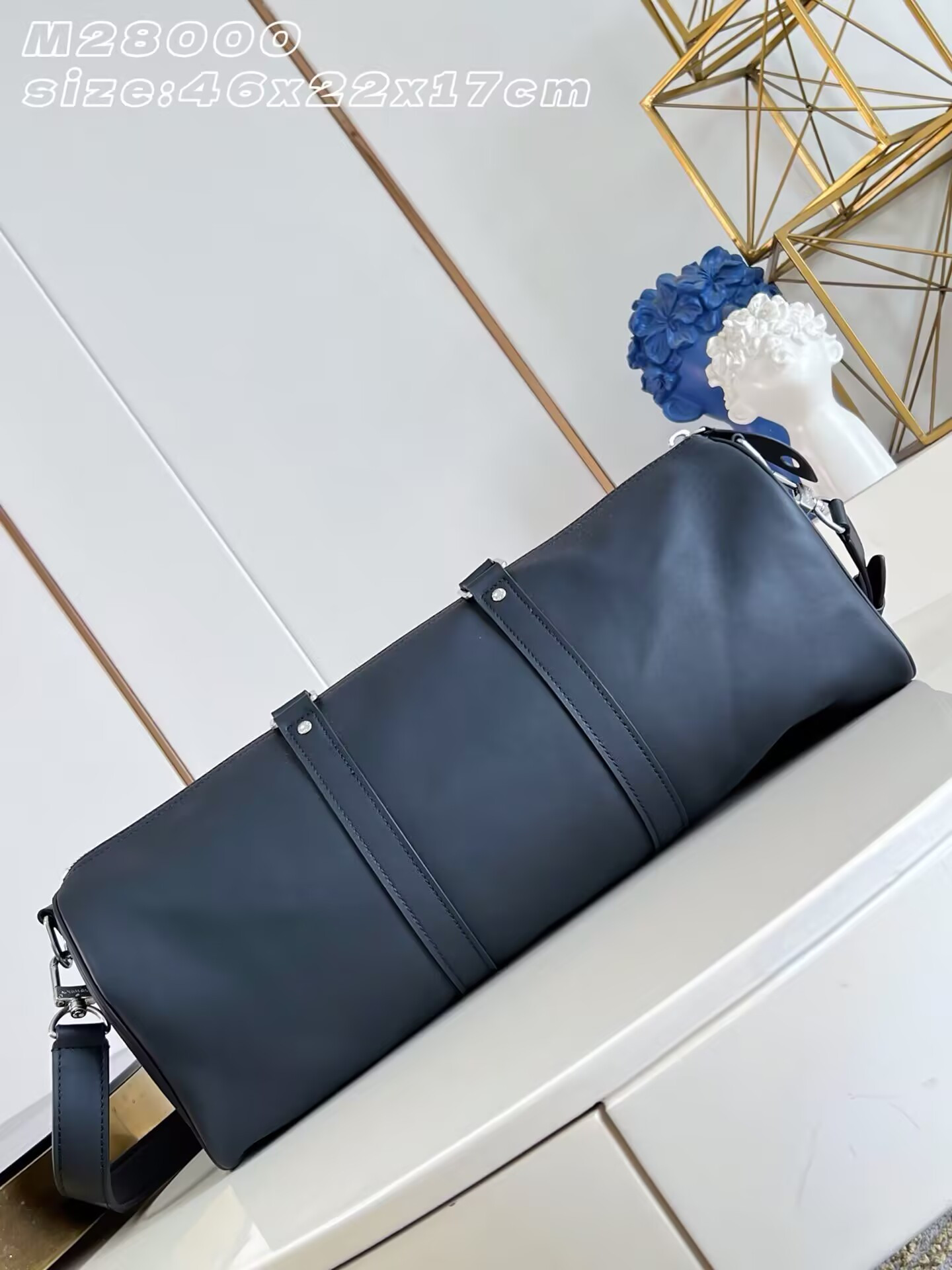 LV Needle Bag M28000 46 x 22 x 17 cm