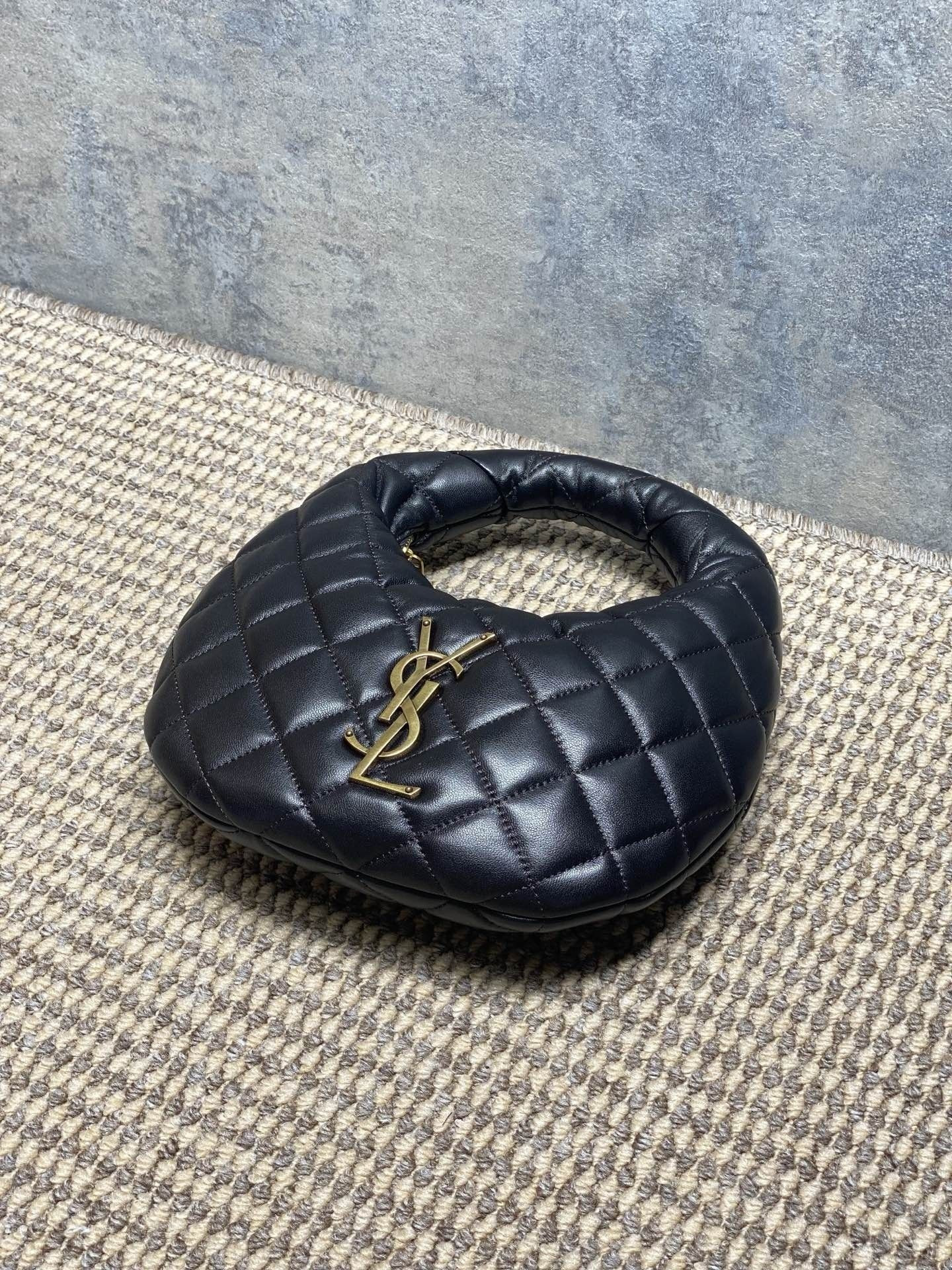 Y*L icarino in quilted nappa 17x13x3cm