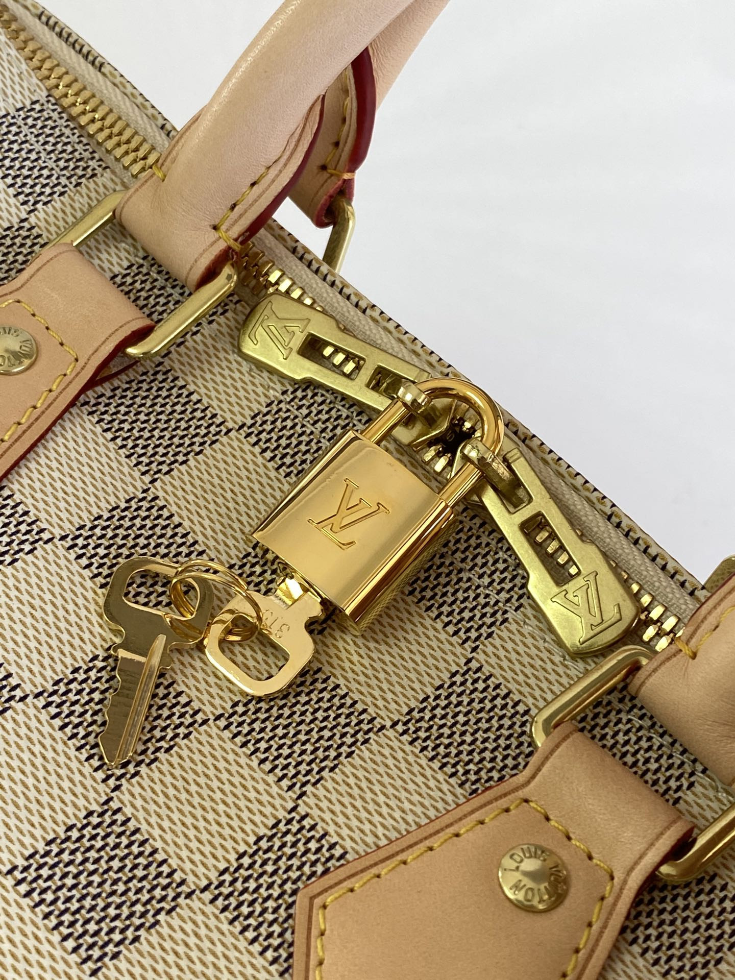 L0*is V*t0n N41374 Speedy 25