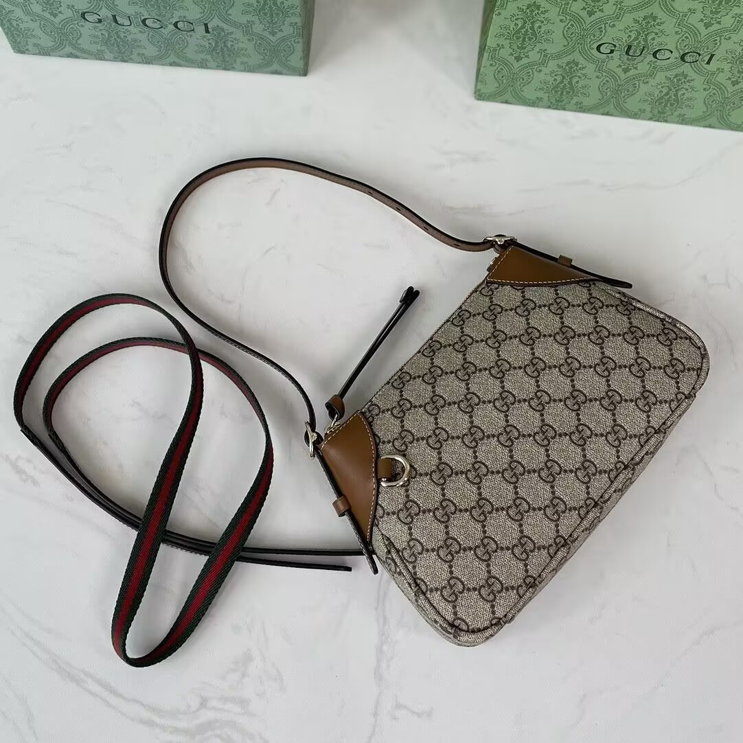 G*u*i GG Emblem Shoulder Bag 24.5x16x16cm