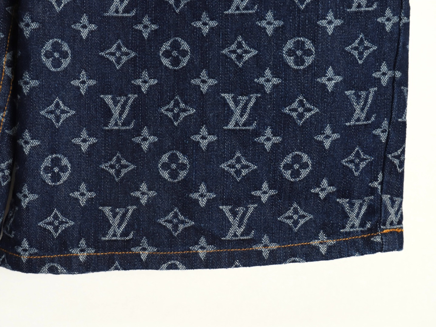 L0*is V*t0n LV 25ss shorts