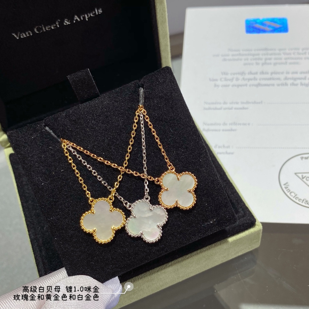 V*N CL*F & Arpels Medium Classic Four Leaf Clover Necklace Diameter approx 1.5cm,Chain length approx 40+5cm