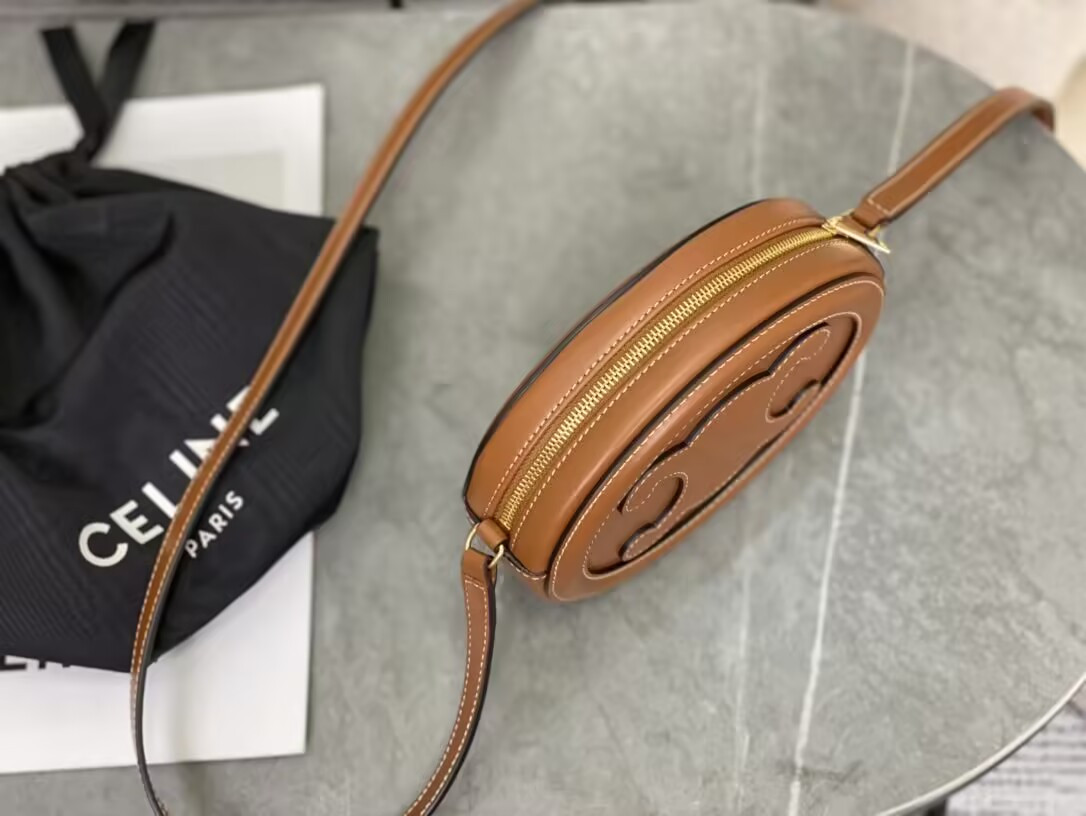 Ce**e small calfskin cuir triomphe oval crossbody 20x15x6cm