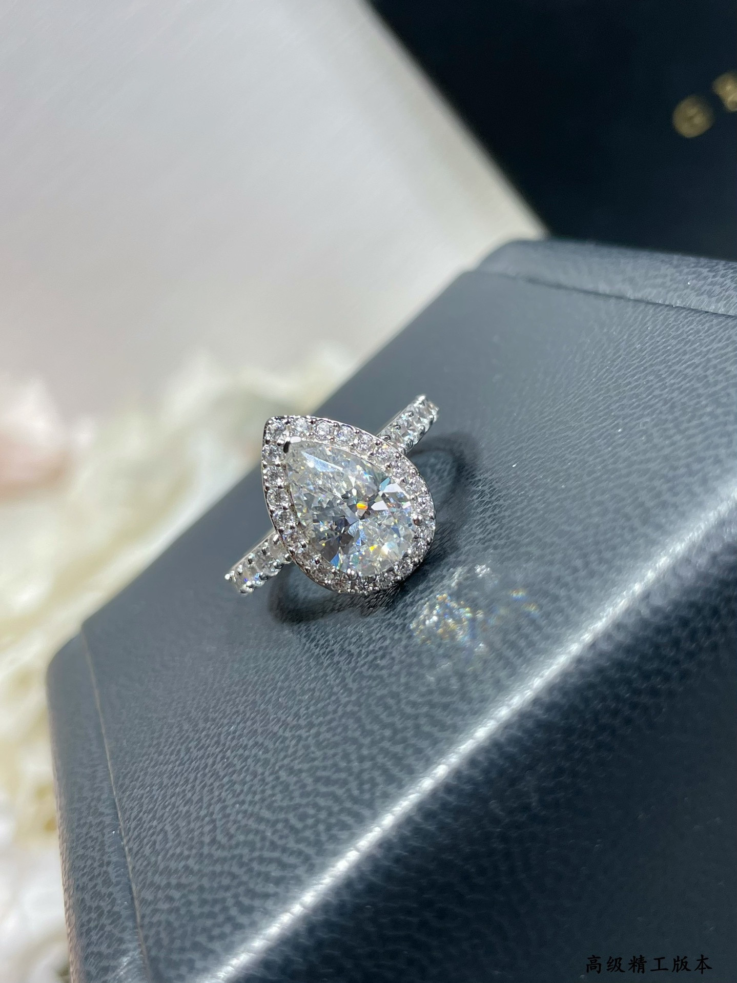 Gr*ff teardrop-shaped di*m*nd ring ag925