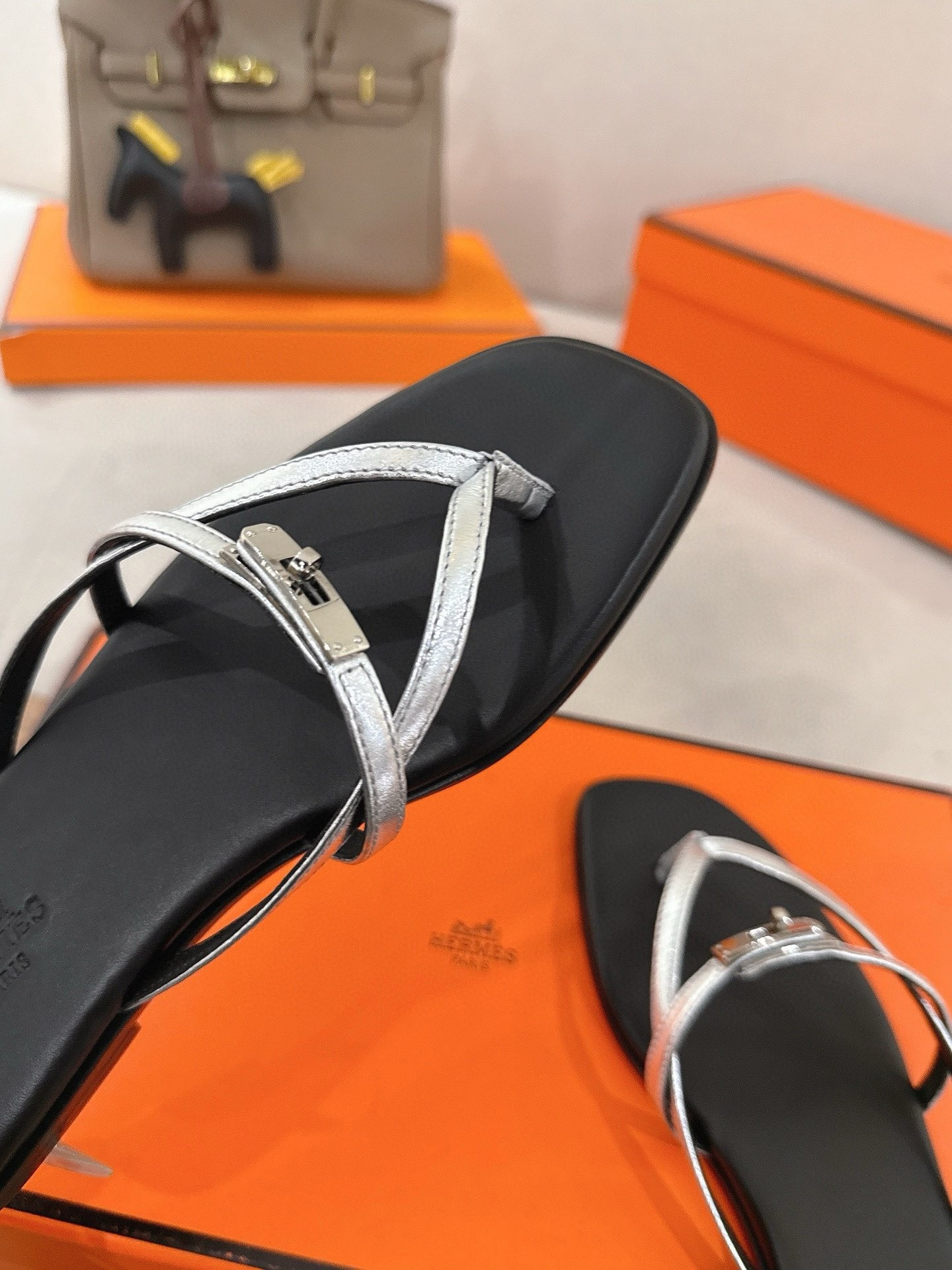 ua H**mes miss sandals