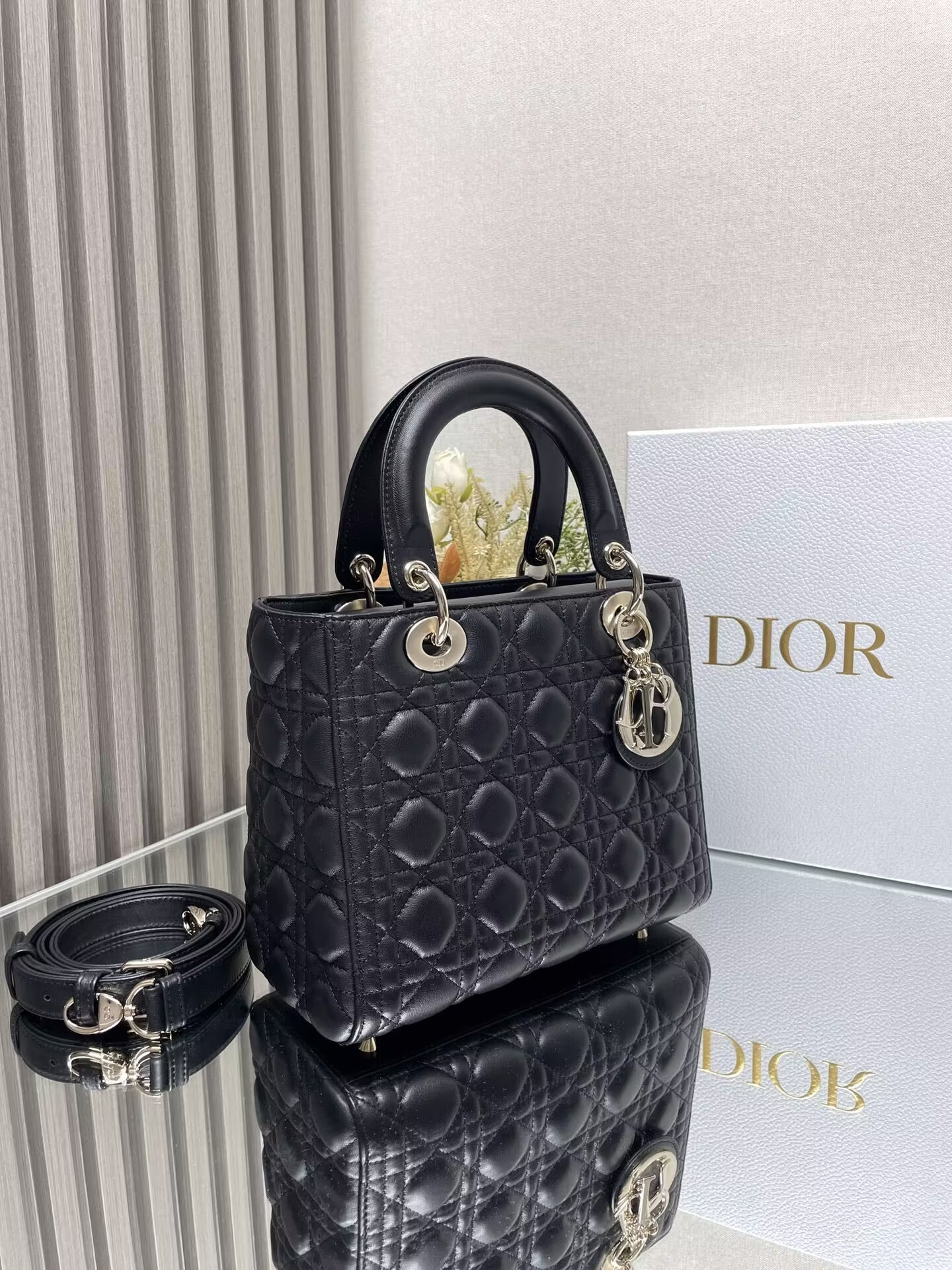 Medium Lady D*0r Bag 24 x 20 x 12 cm