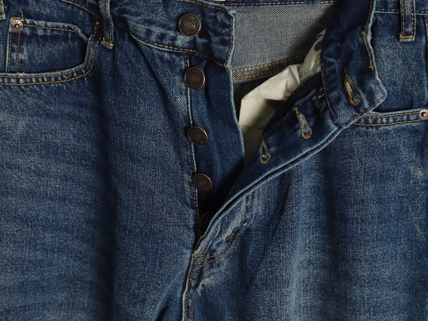 Ce**e Jeans