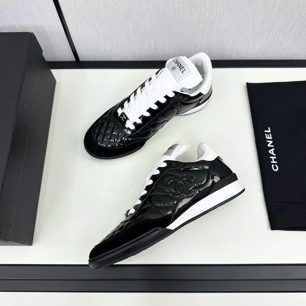 UA Ch*el SNEAKER