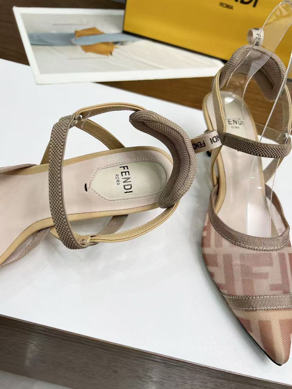 ua F**di colibri slingback pumps