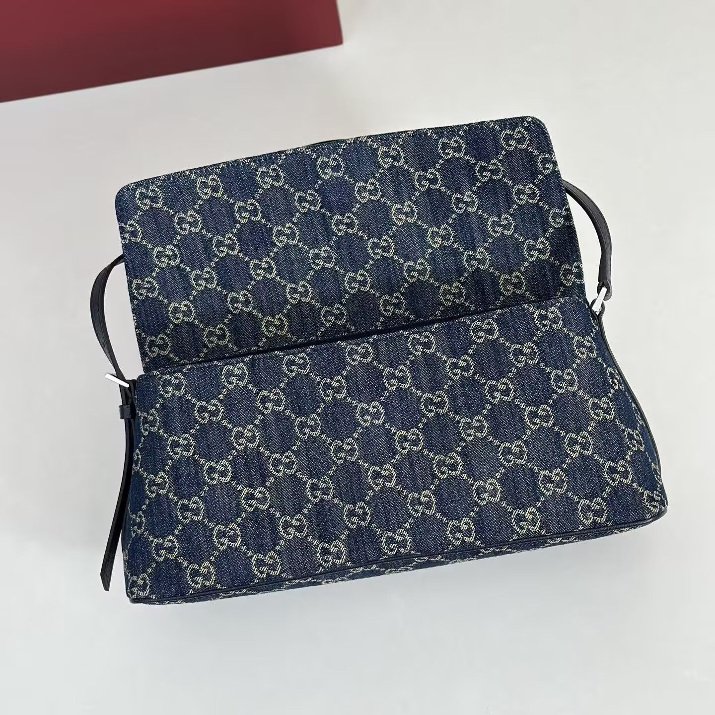 G*u*i madison medium shoulder bag 31x13x11.5cm