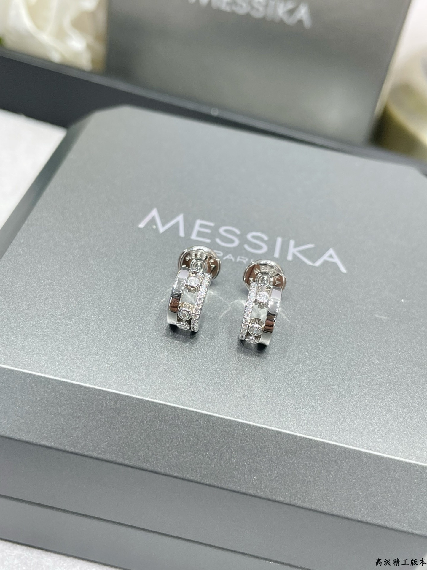 Mes1kaa small half-di*m*nd stud earrings