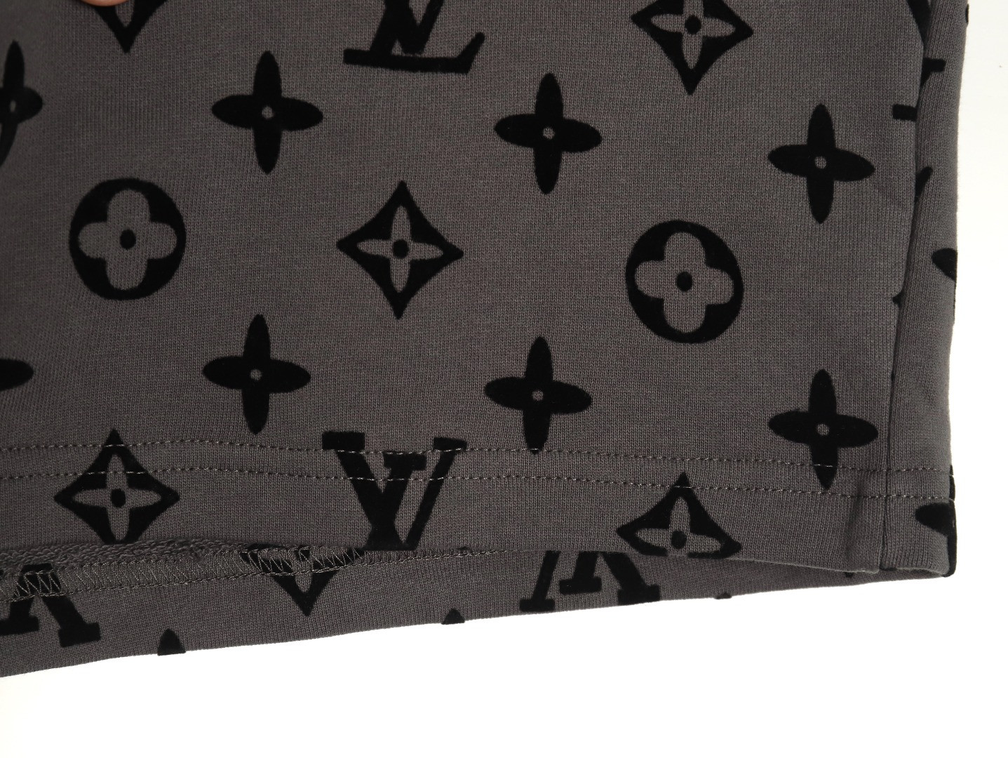 L0*is V*t0n LV 24SS shorts