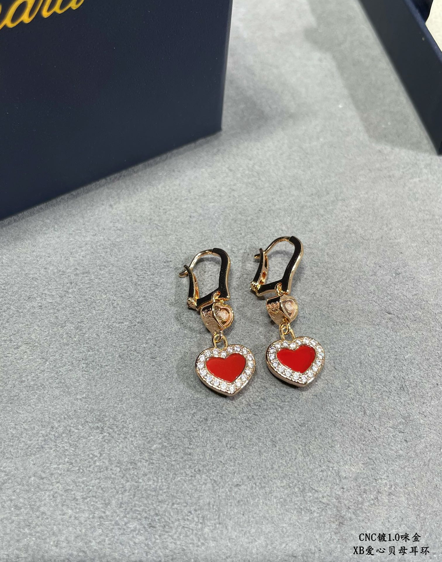 Chopard Heart-shaped Edge Diamond Mother-of-Pearl Earrings