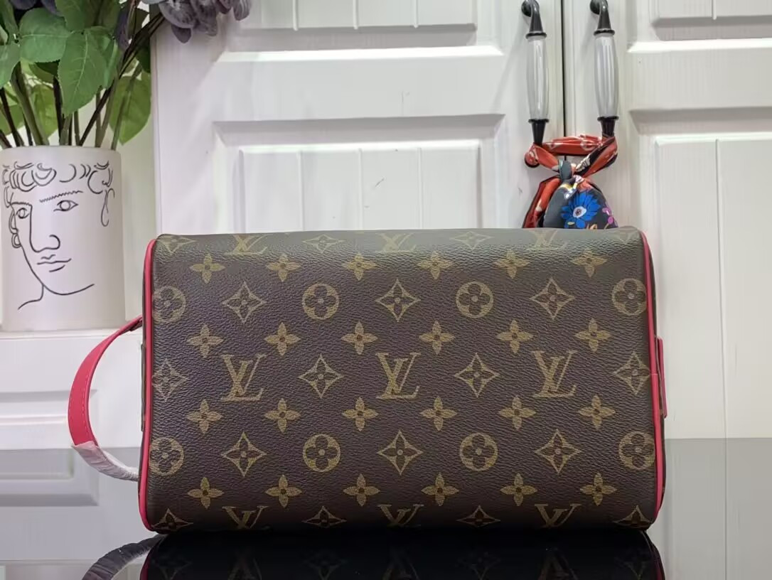 LV Dopp Kit M12641 28x15x16.5cm