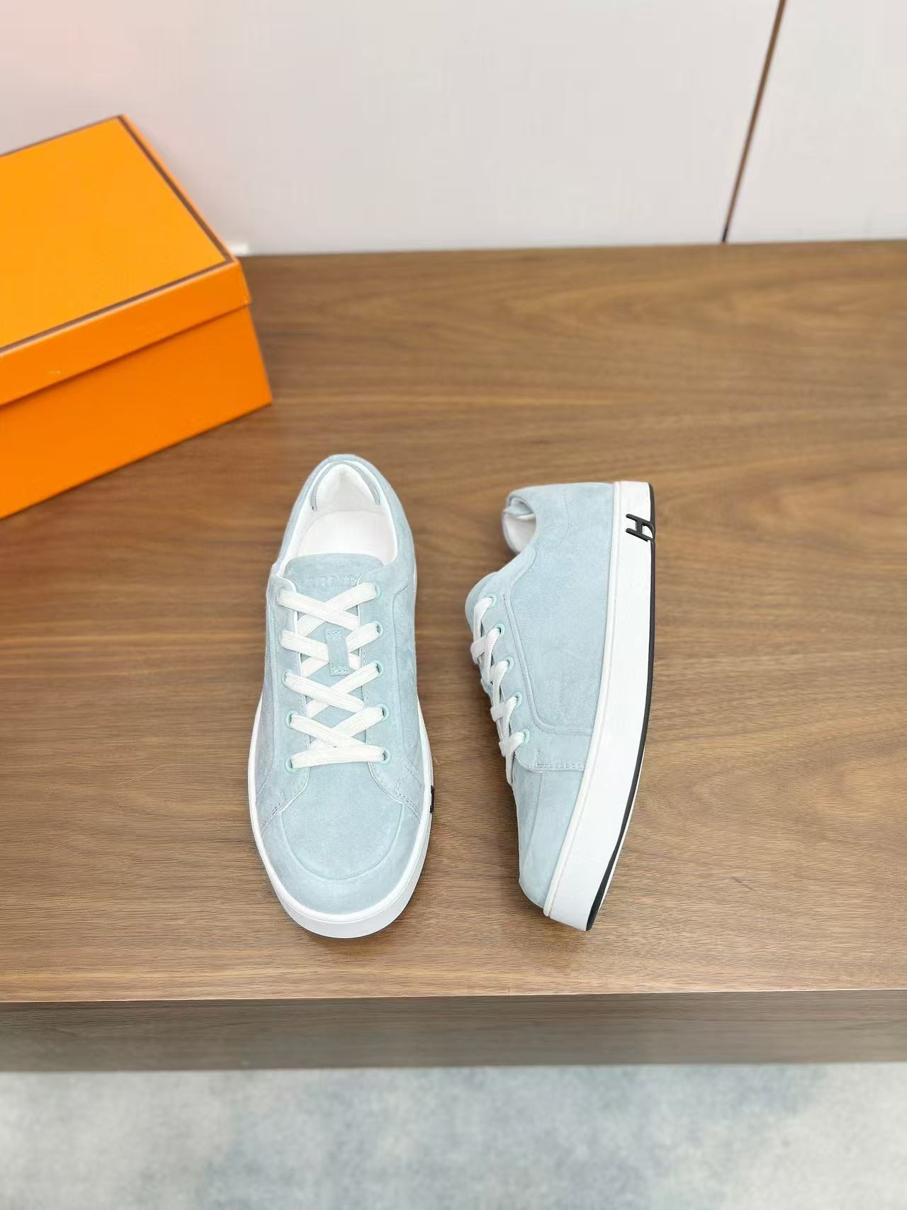 UA H**mes Sneaker